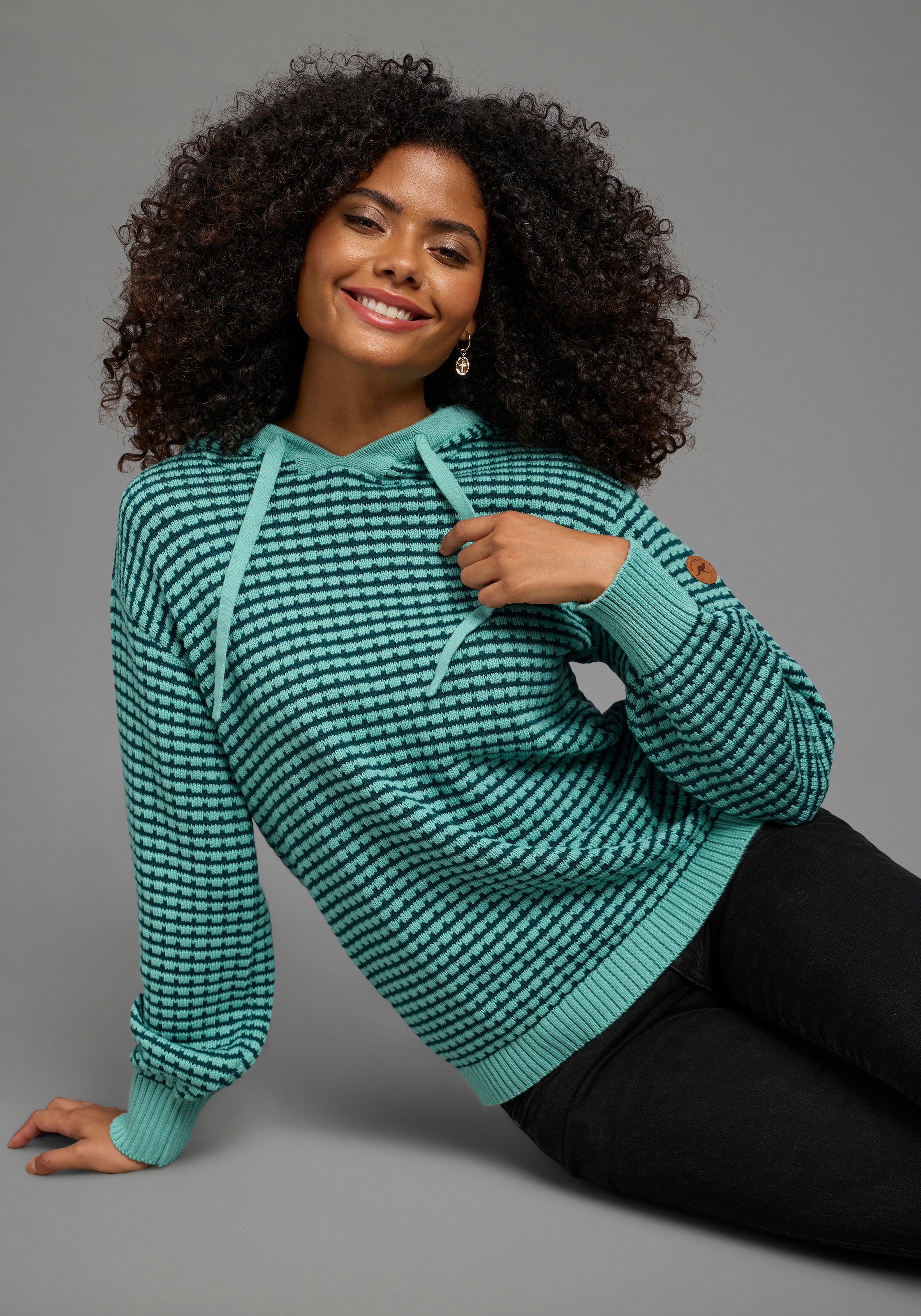 KangaROOS Strickpullover mit Kapuze und Kordelzug, Oversize-Passform, hüftlange Schnittform