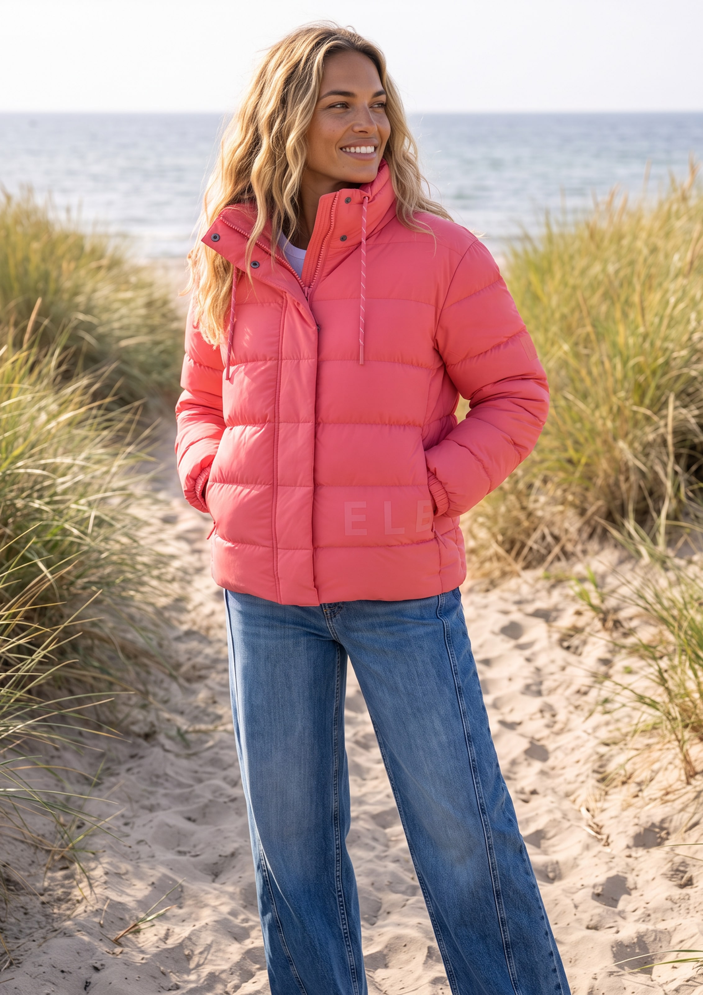 Elbsand Steppjacke mit großem Letter-Print