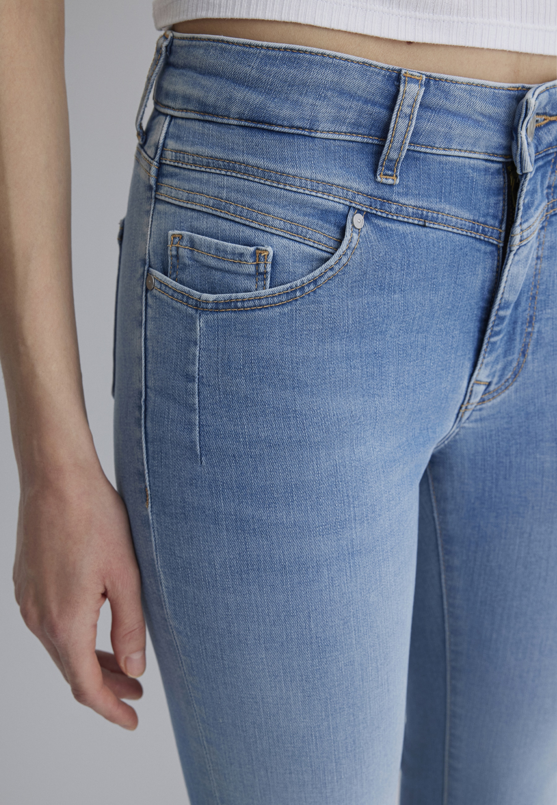 Mavi Straight-Jeans »KENDRA«, gerde Form