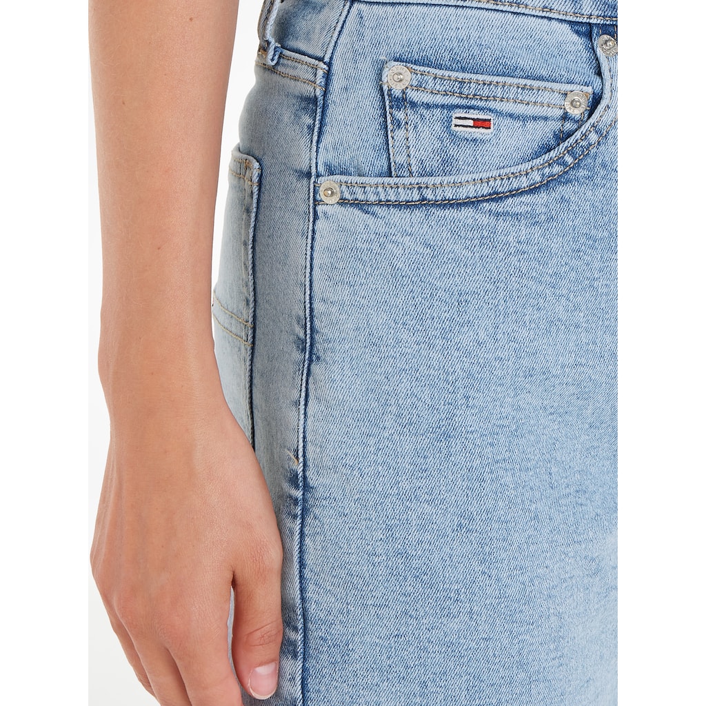 Tommy Jeans Mom-Jeans »MOM SLIM UH CG4215«, mit Logostickerei