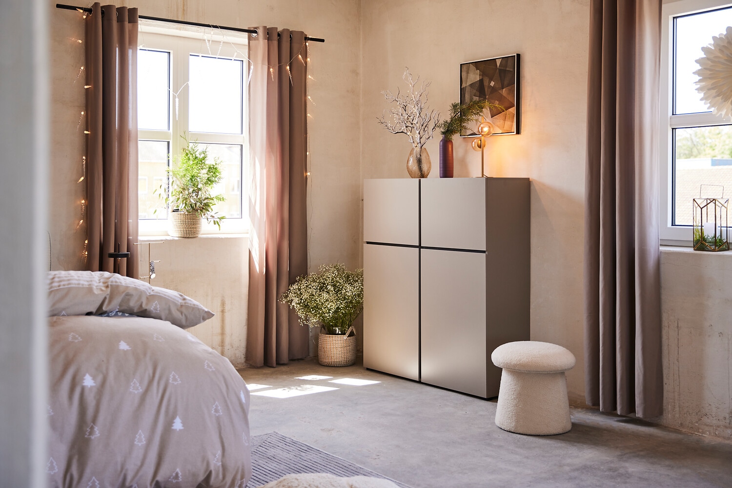 INOSIGN Highboard »Cross, moderne grifflose Hochkommode mit 4 Türen,Türkommode«, Hochschrank, Höhe 139 cm mit viel Stauraum, Einlegeböden verstellbar