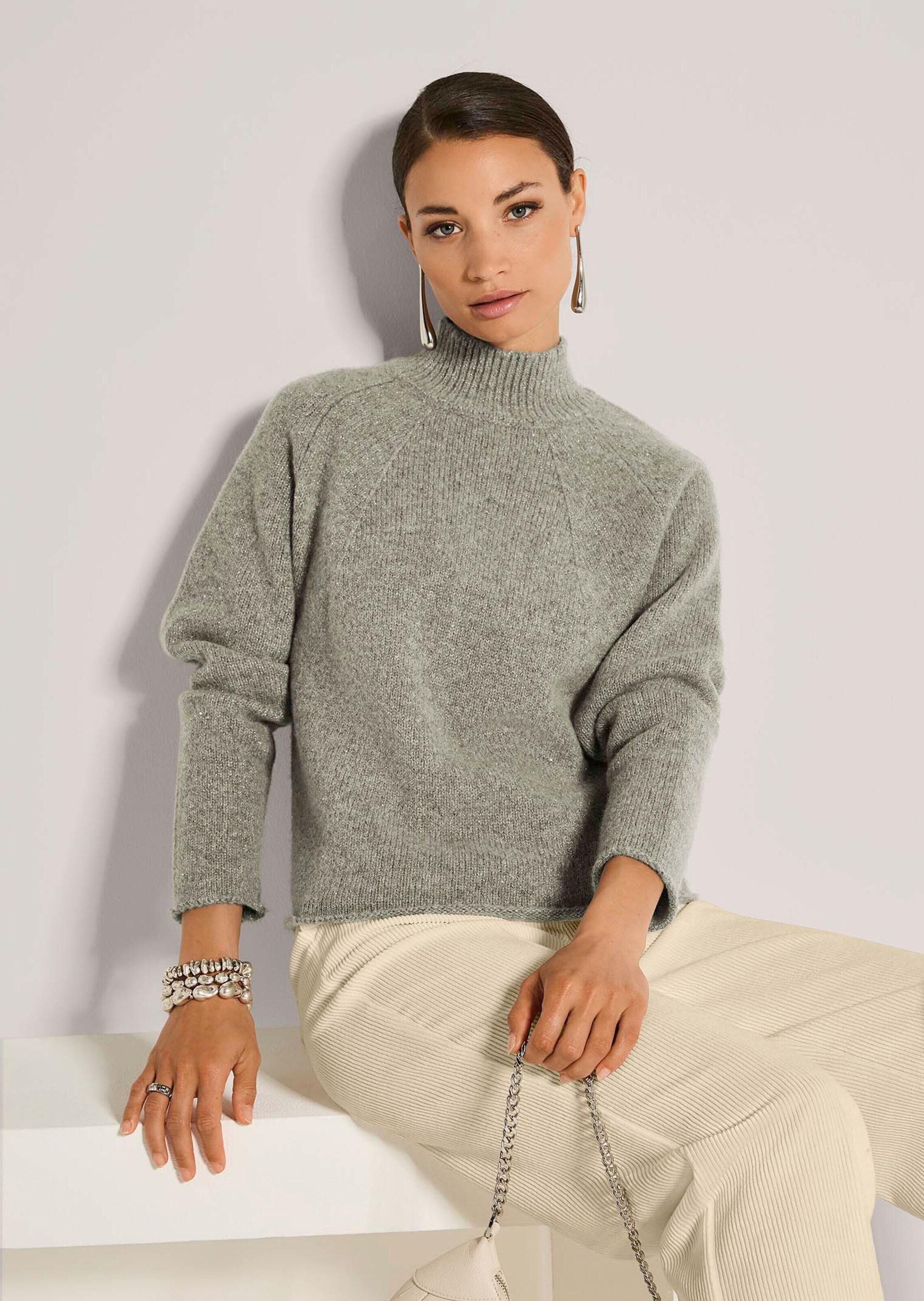 MADELEINE Longpullover »Strickpullover Moderner Glattstrickpullover mit Stehkragen« mit Glanzgarneffekt