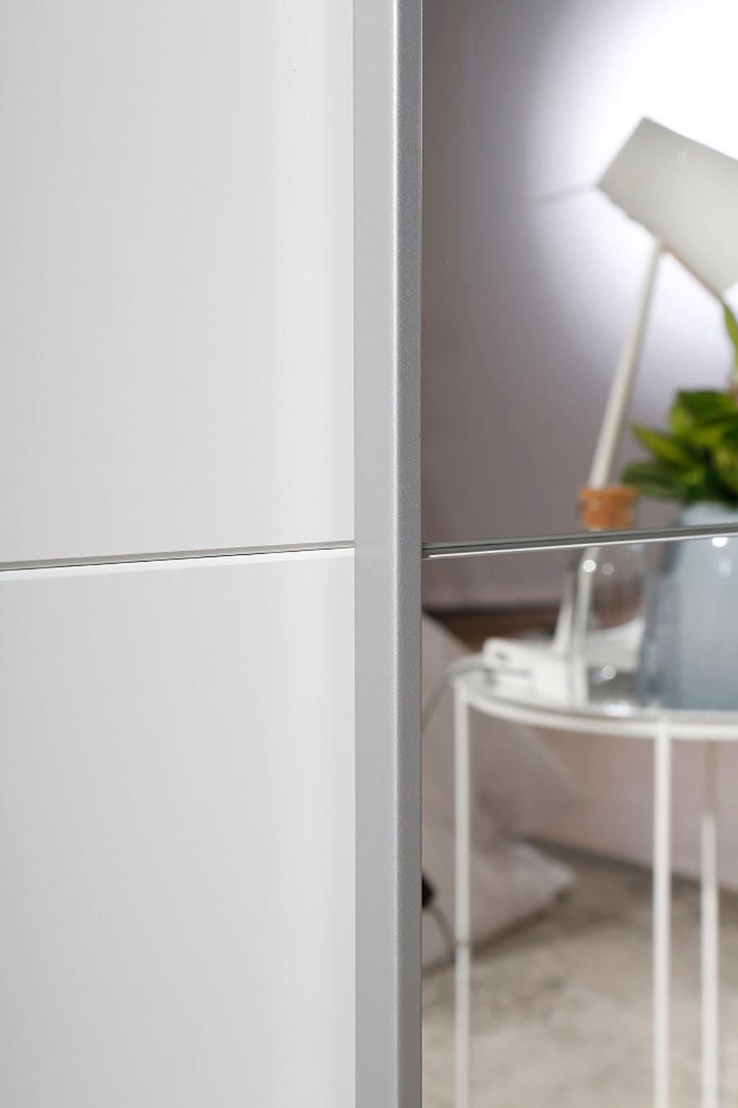 INOSIGN BY RAUCH Schwebetürenschrank »Kleiderschrank Schrank Garderobe Schlafzimmerschrank THANOS«, (in 3 verschiedenen Ausstattungen BASIC/CLASSIC/PREMIUM), Optional mit Spiegel, Metall-Griffleisten alufarben MADE IN GERMANY