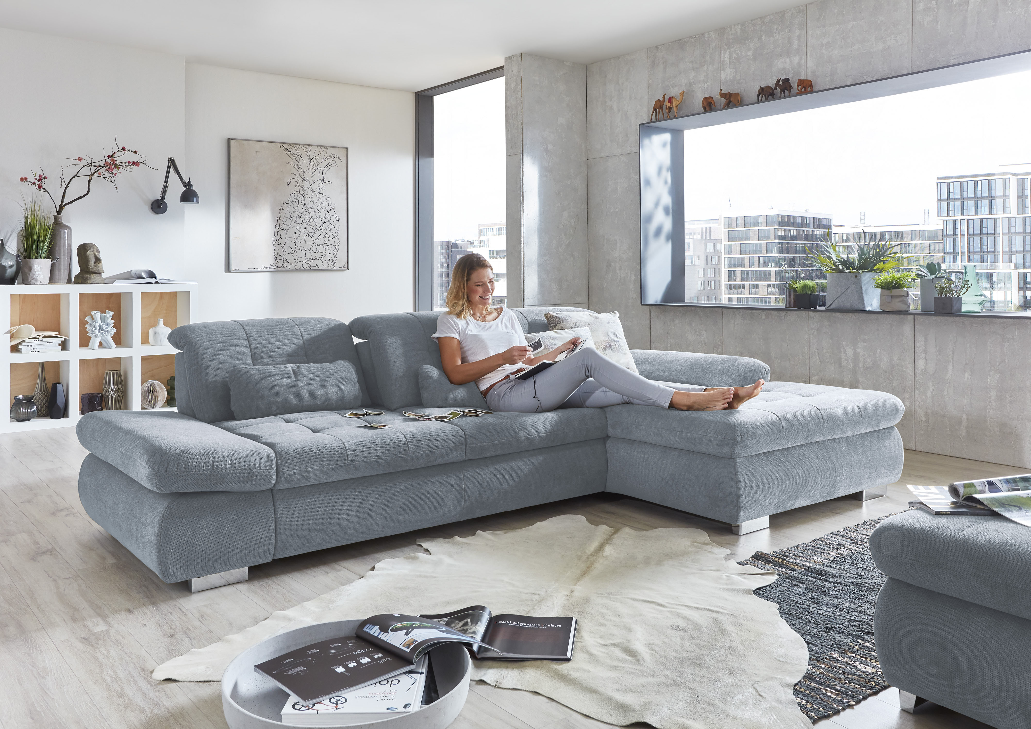 Die PlanBar Ecksofa "MP-IN17004 L-Form, Breite 331 cm, Federkern-Polsterung" inkl. Sitztiefenverstellung, wahlweise weitere Funktionen