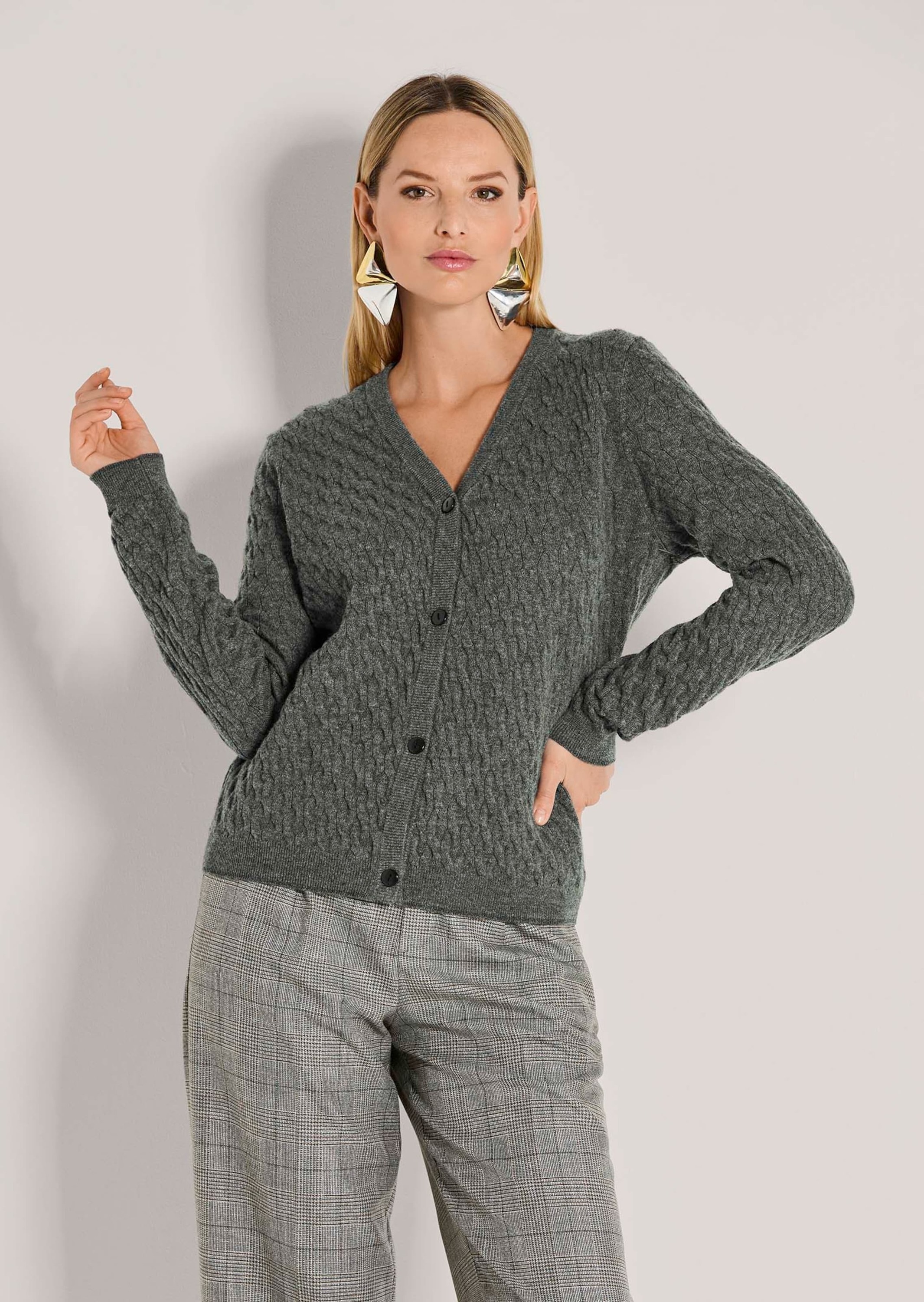 Thumbnail - MADELEINE Strickjacke "Strickjacke Stilvolle Maschenjacke mit Zopfmuster"