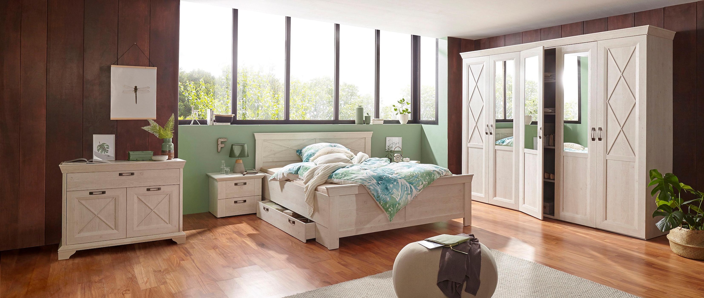 FORTE Drehtürenschrank »Kashmir, TOPSELLER, im klassischem Landhausstil, Made in Europe«, (Maße (B/T/H): 255/63/221 cm), mit Spiegel und dekorativen Fräsungen und Elementen