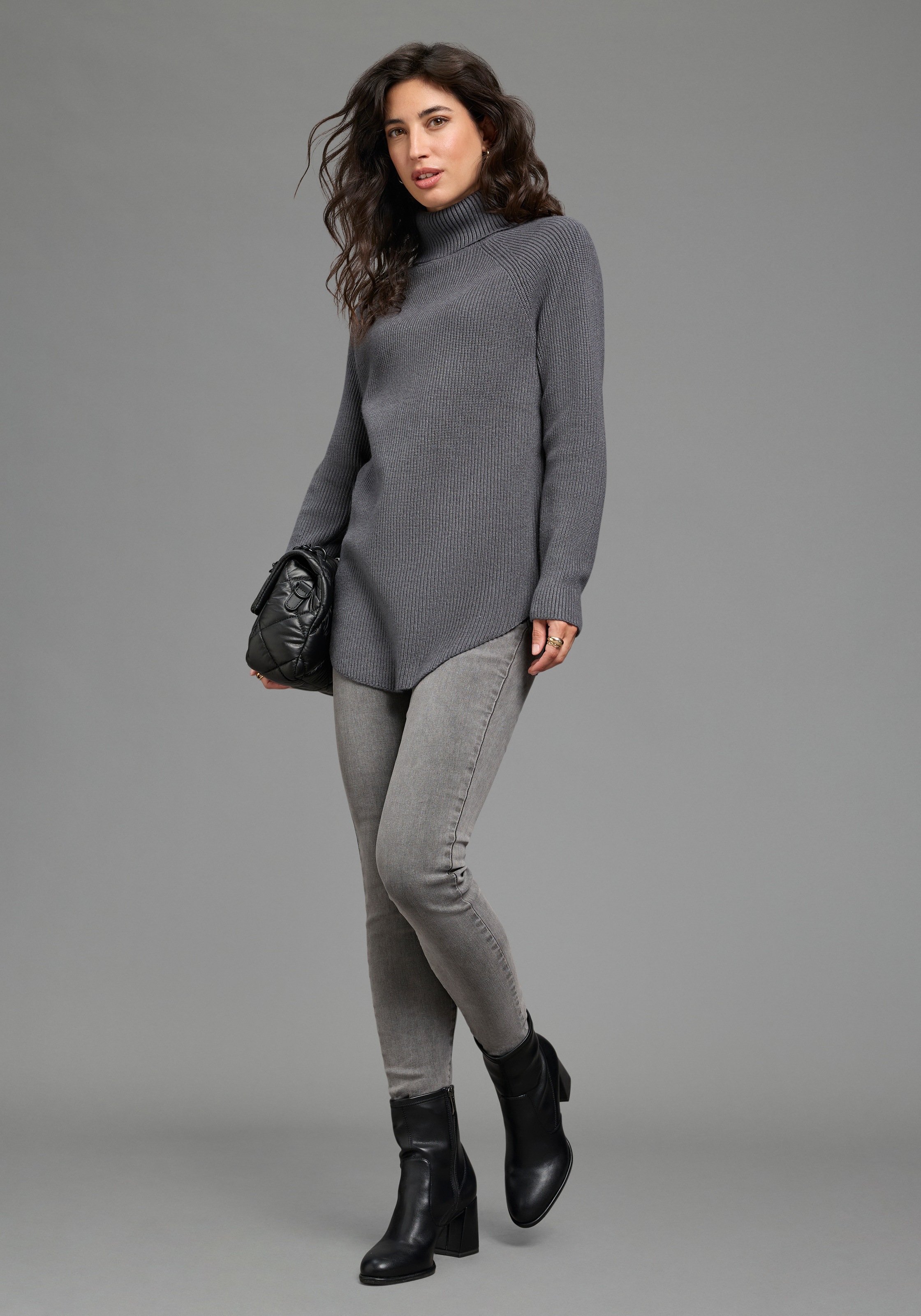 Laura Scott Strickpullover »mit Rollkragen und figurumspielender Passform« aus kuscheliger Viskosemischung