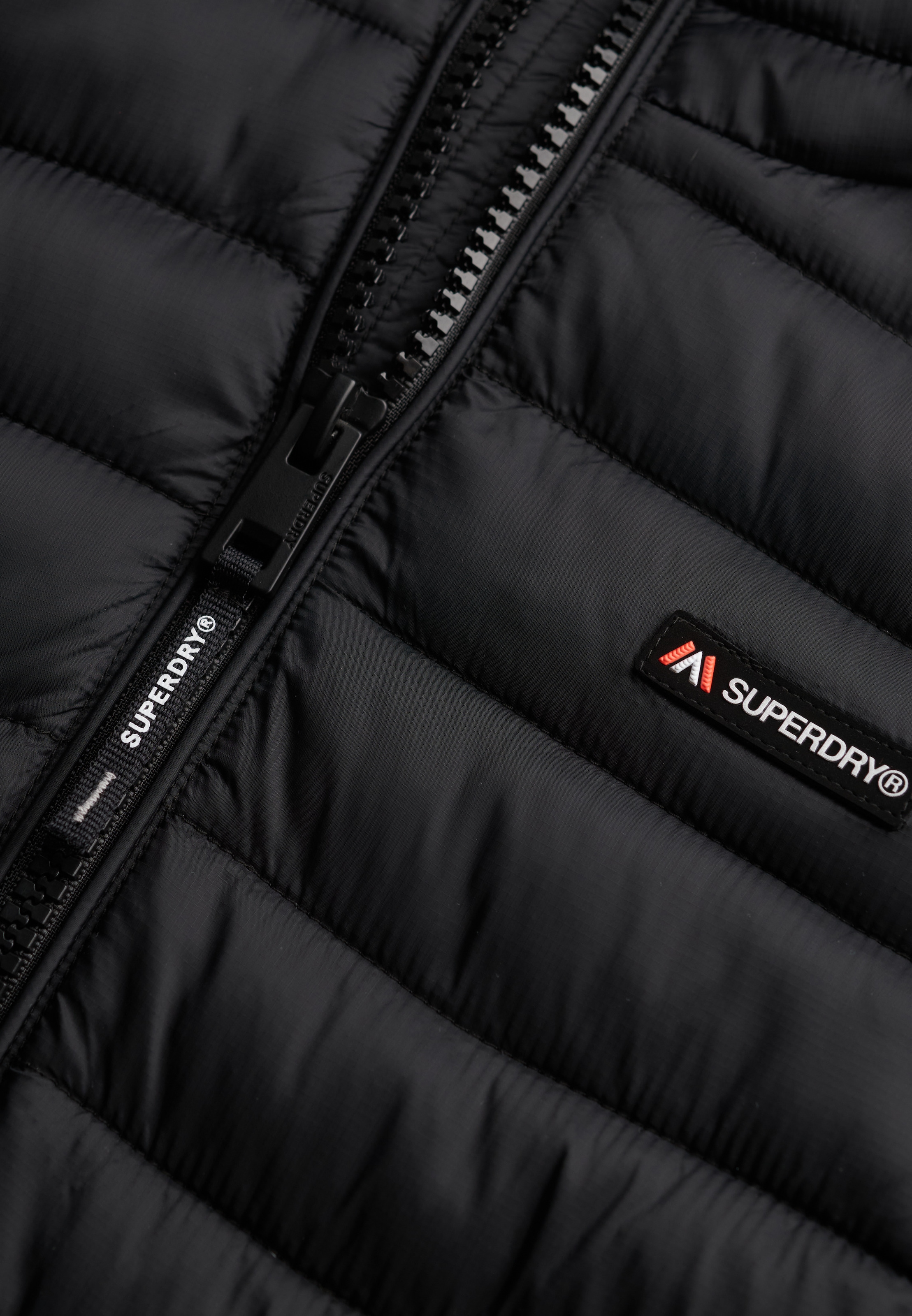 Superdry Steppjacke »HOODED FUJI LITE PADDED JACKET«, mit Kapuze