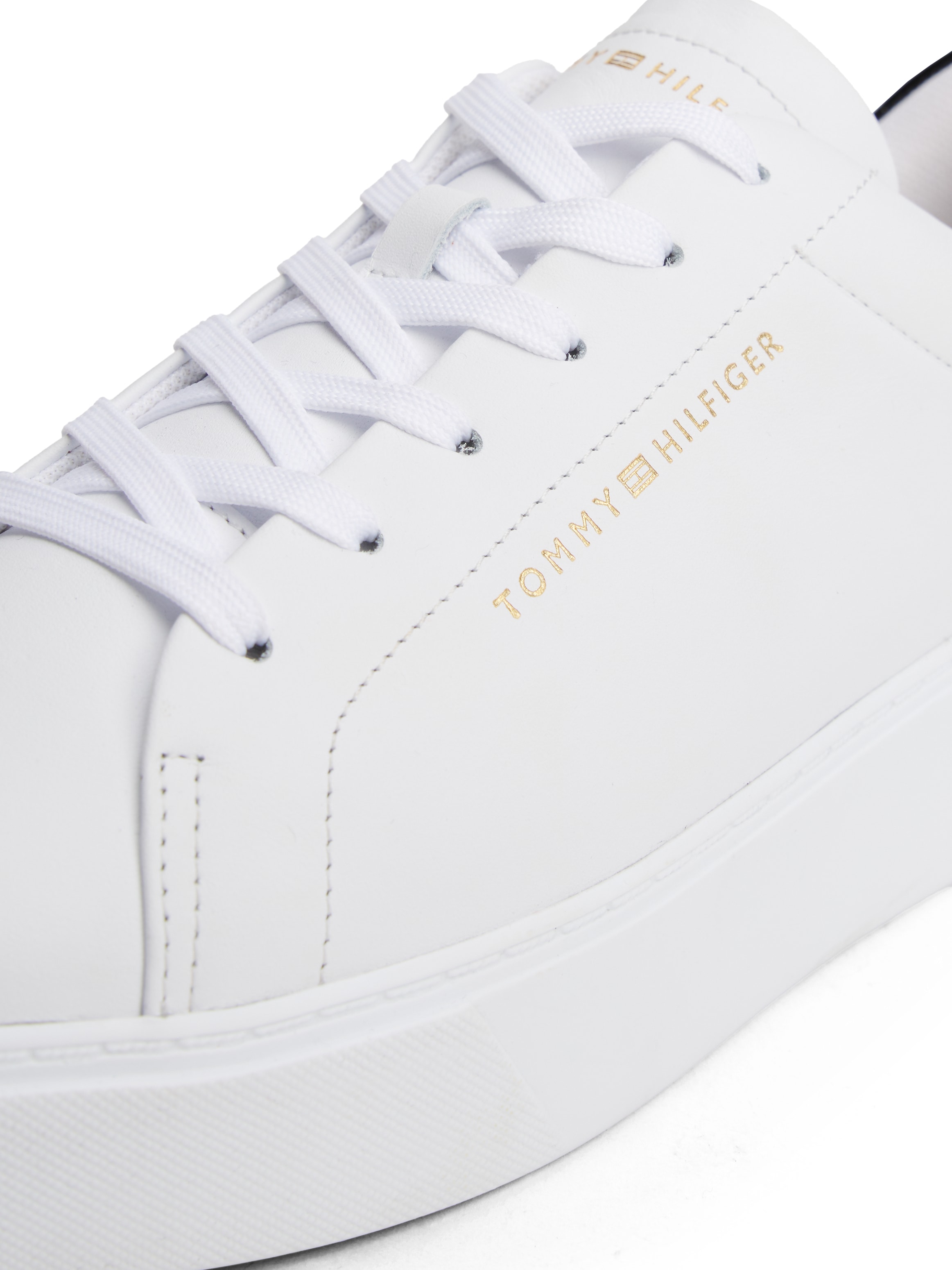 Tommy Hilfiger Plateausneaker »CHIC PLATFORM CUPSOLE PATENT«, Halbschuh, Schnürschuh mit glänzendem Kontrastbesatz an der Ferse