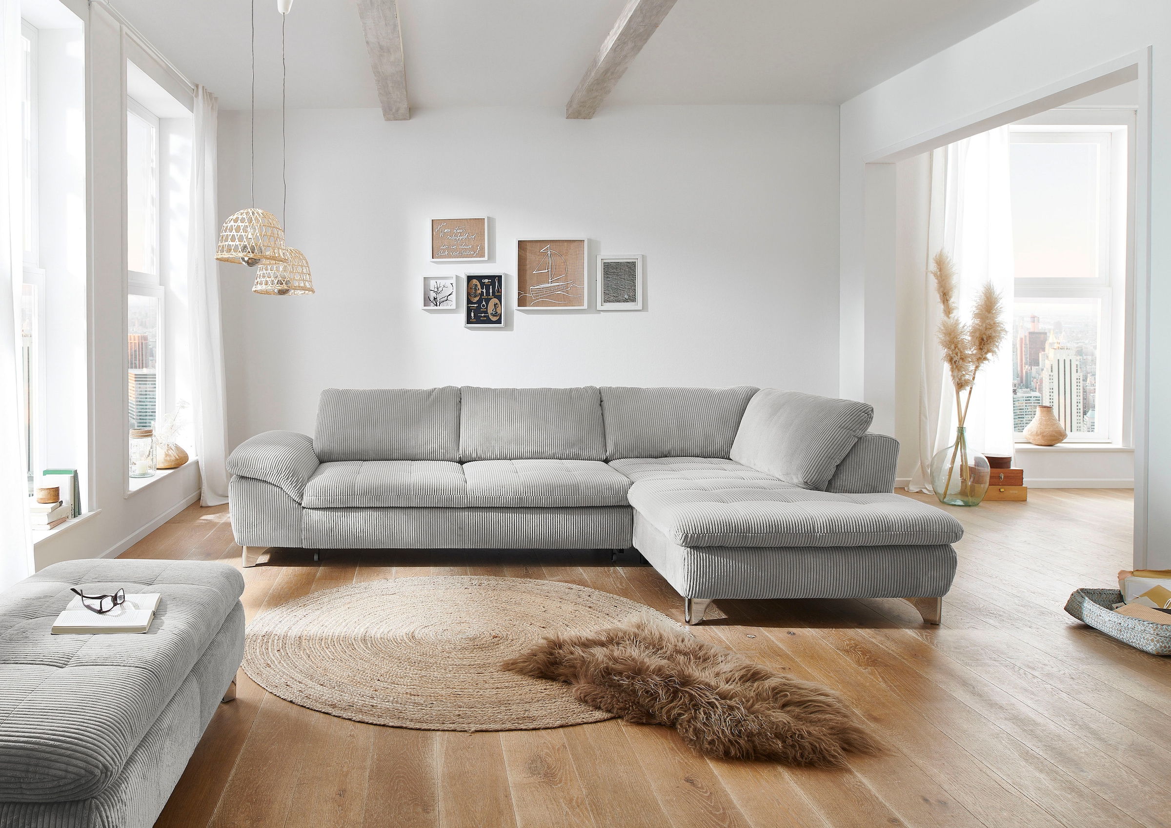 Die PlanBar Ecksofa "Ottomane MP-IN14007 L-Form, Breite 306 cm" wahlweise mit Schlaffunktion und verstellbaren Kopfstützen, in Cord