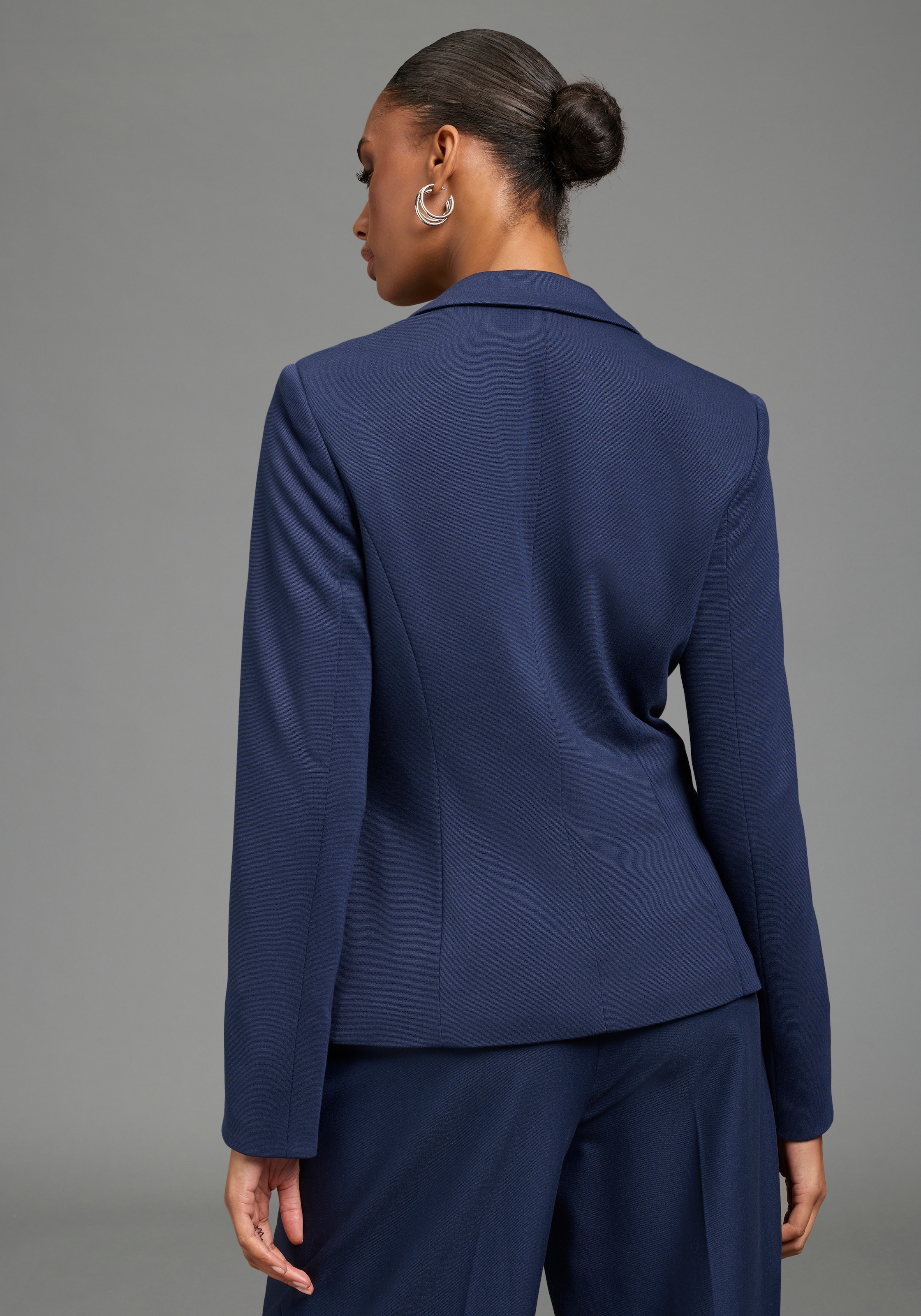 Bruno Banani Kurzblazer hüftlange Schnittform, figurbetonte Passform, mit Markenlabel