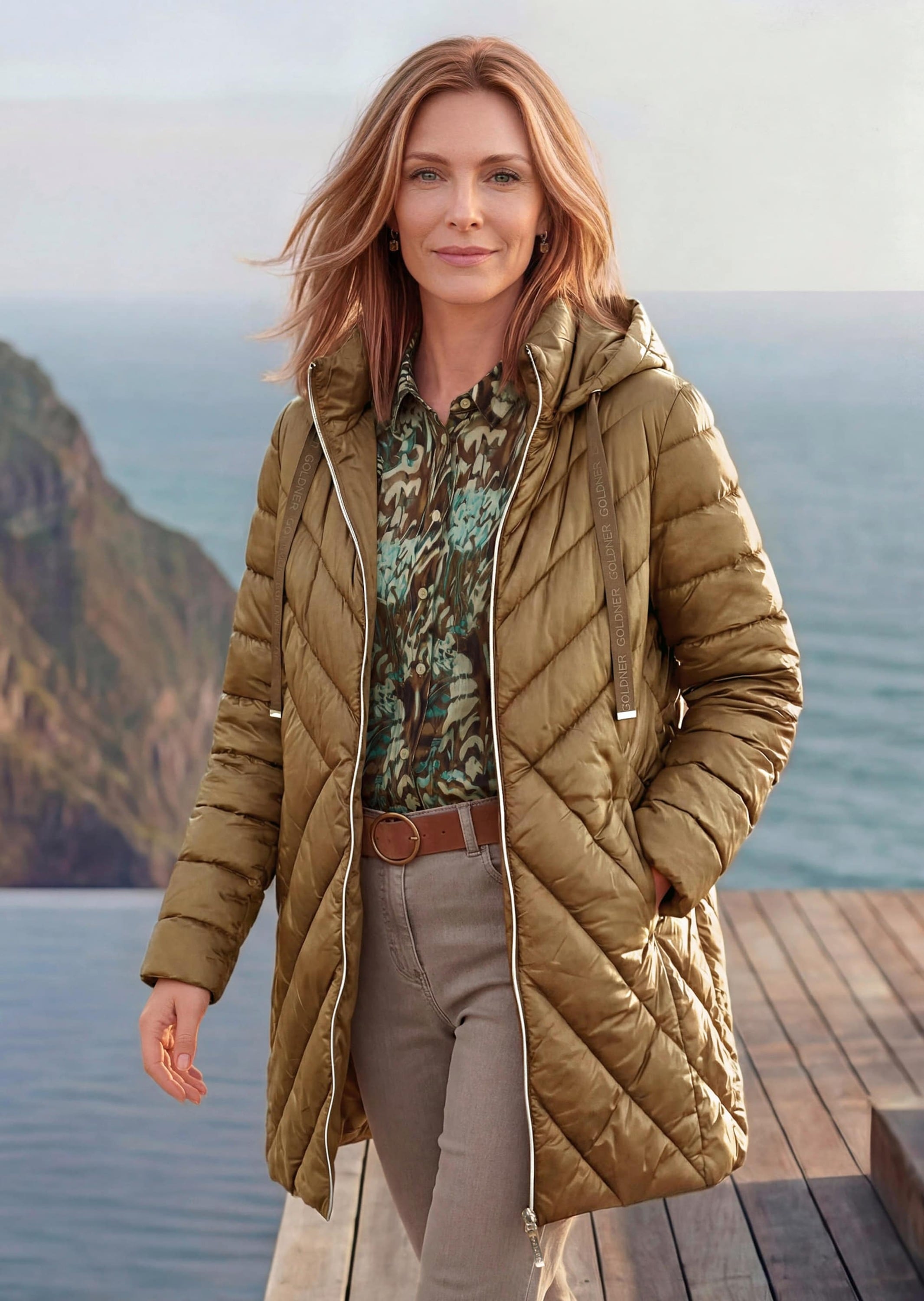 GOLDNER Kurzjacke »Kurzmantel mit Kapuze und Stehkragen« Taschen an der Seite mit nahtfeinverdecktem RV