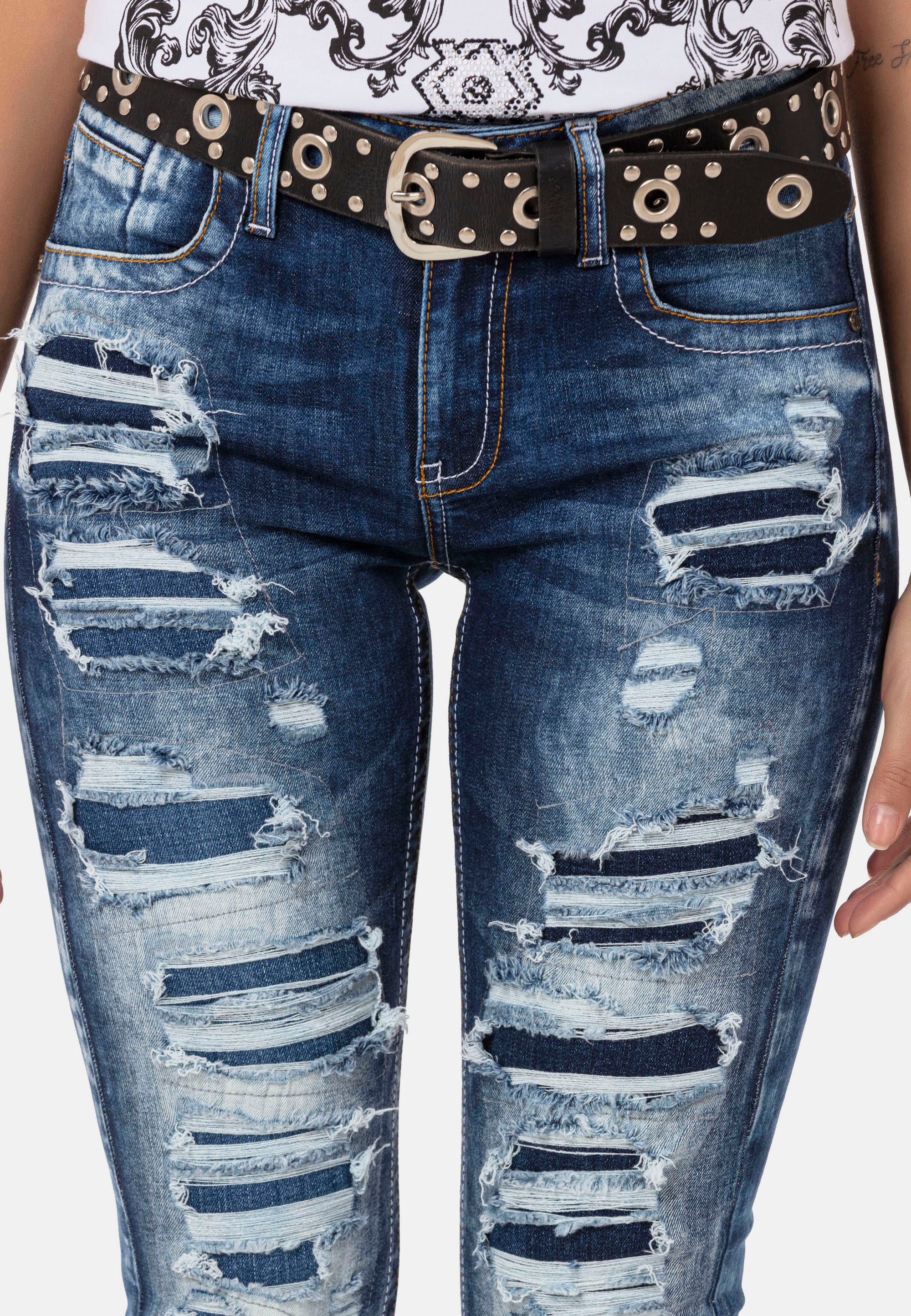 Cipo & Baxx Slim-fit-Jeans, mit coolen Destroyed-Elementen