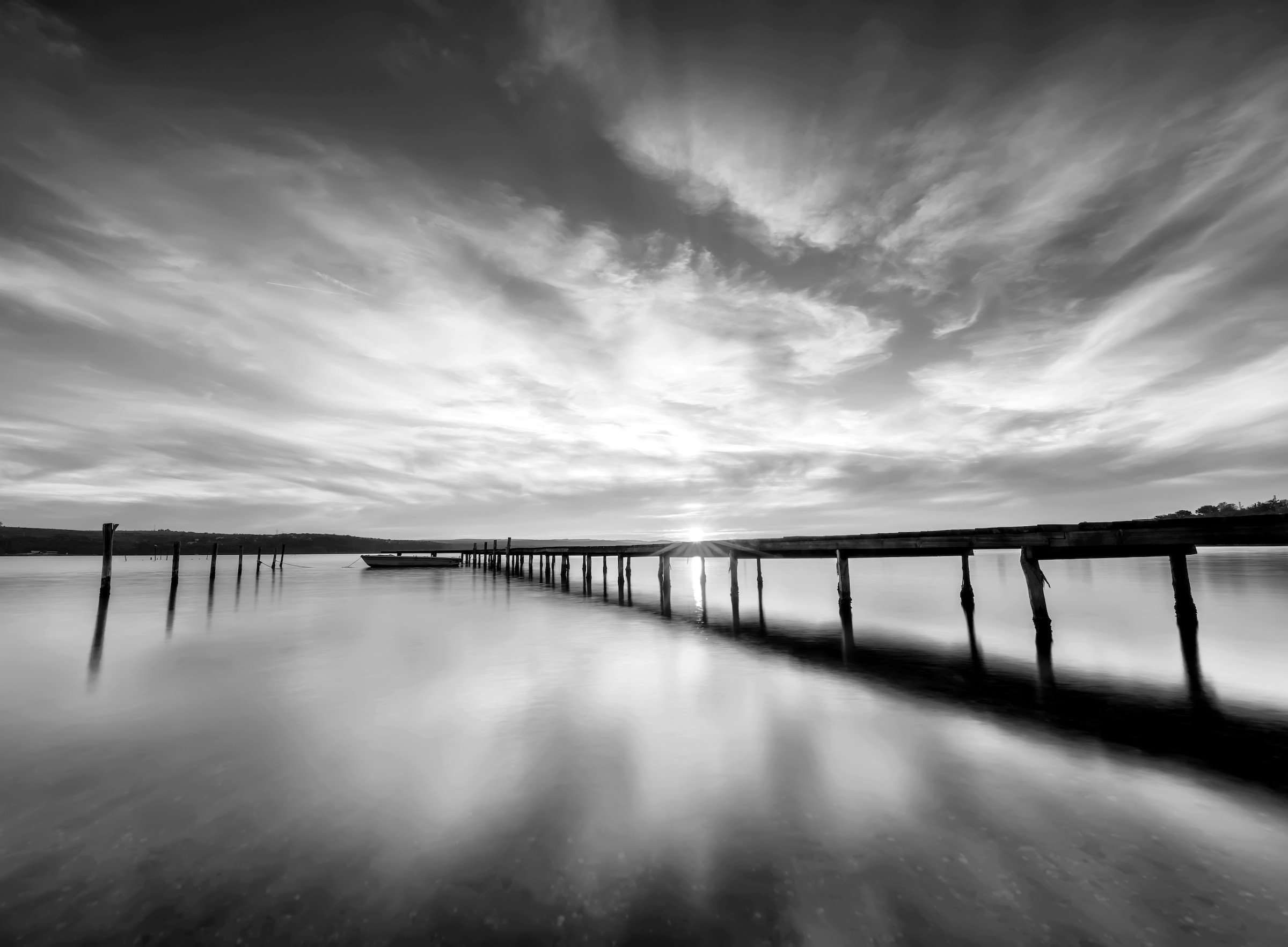 Papermoon Fototapete "Steg im Wasser Schwarz & Weiß" günstig online kaufen
