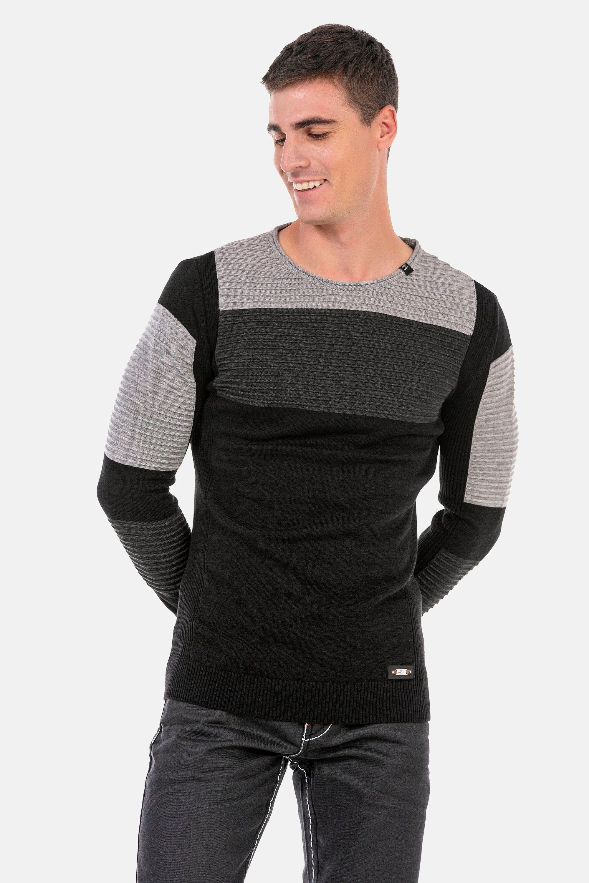 Cipo & Baxx Rundhalspullover »Pullover«, in extravagantem Strickdesign, CP247
