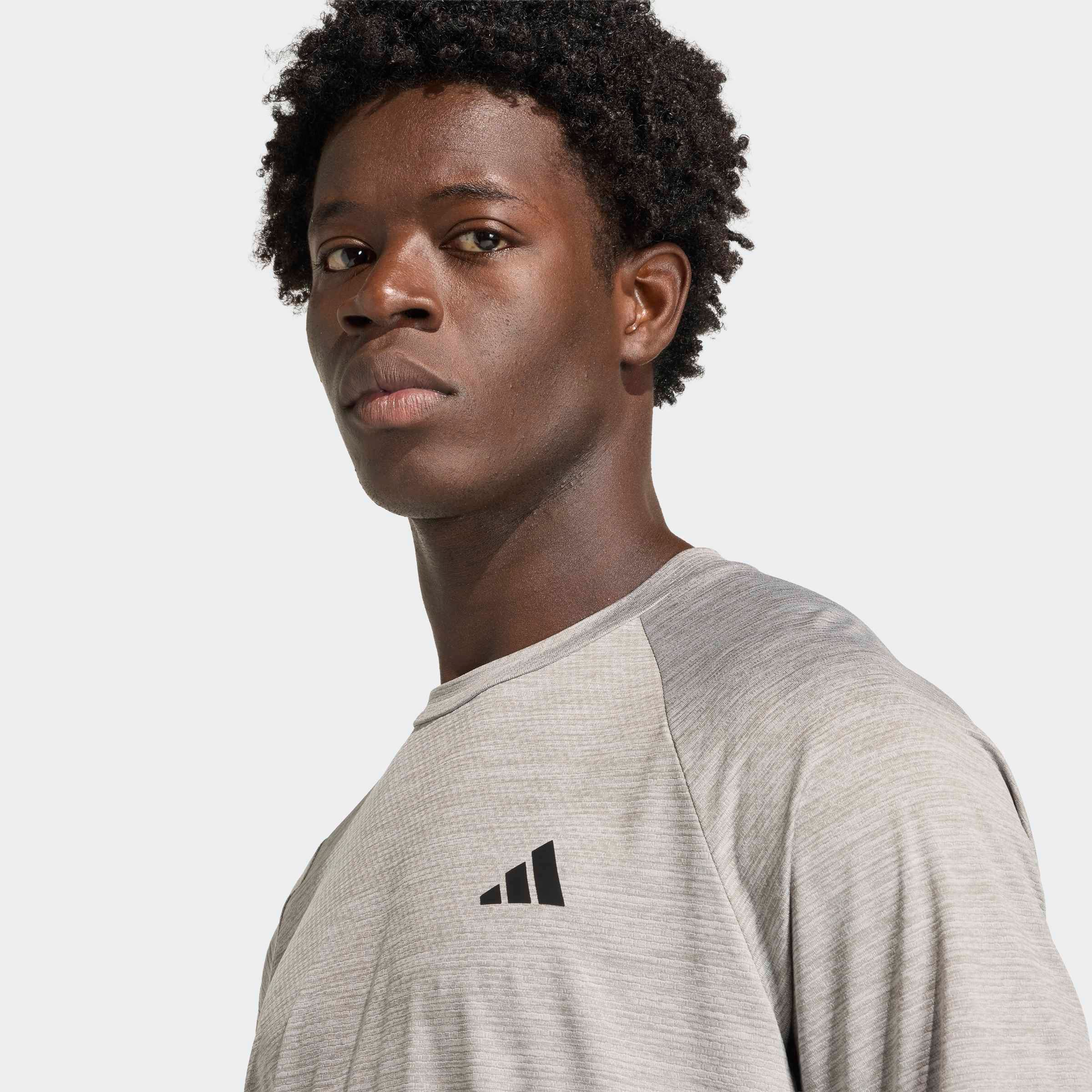 adidas Performance T-Shirt »TECHESS TEE« sportlicher Stil, mit Rundhalsausschnitt, Kurzarm, normale Länge