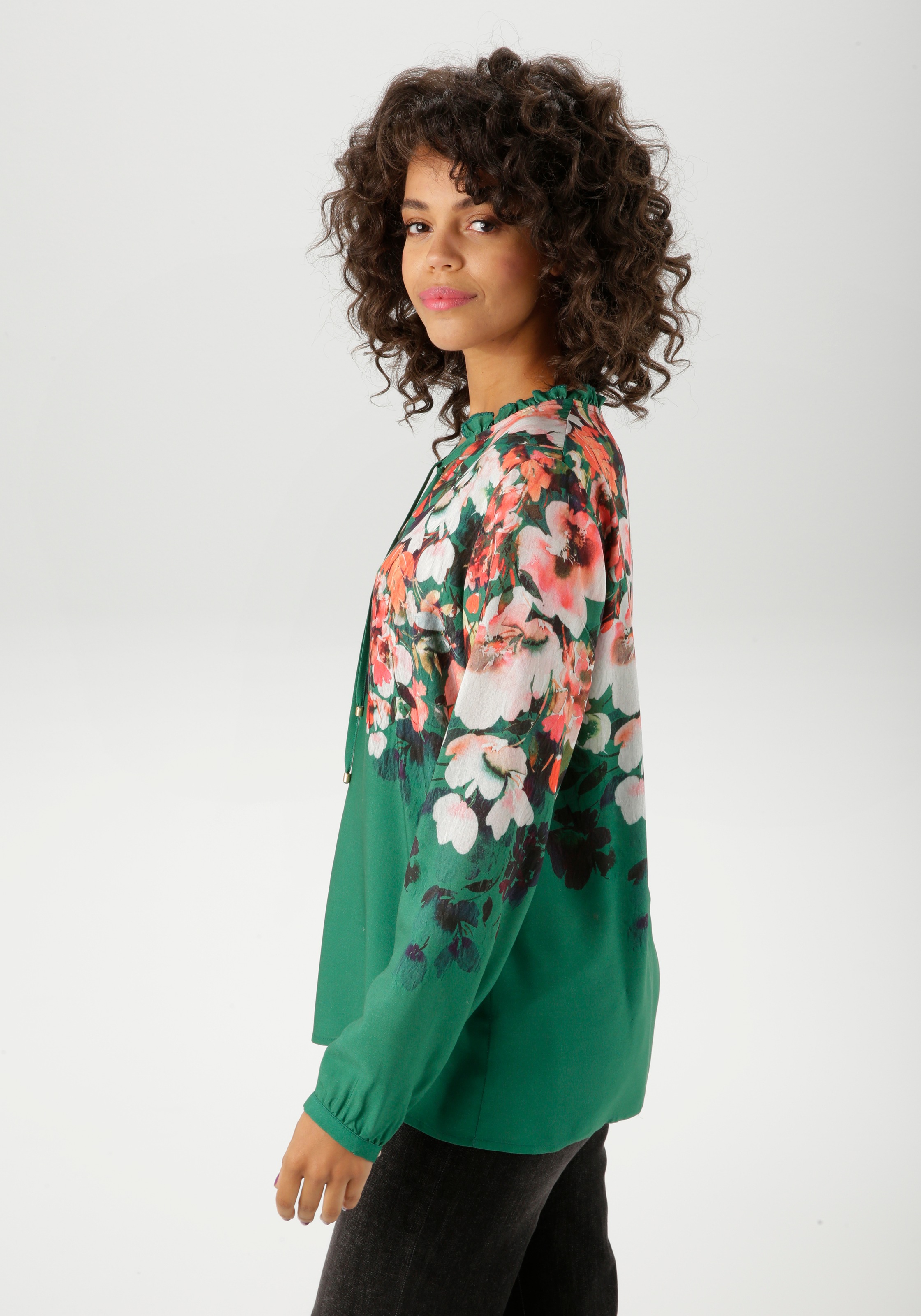 Aniston CASUAL Schlupfbluse, mit farbenfrohen Blüten bedruckt - NEUE KOLLEKTION