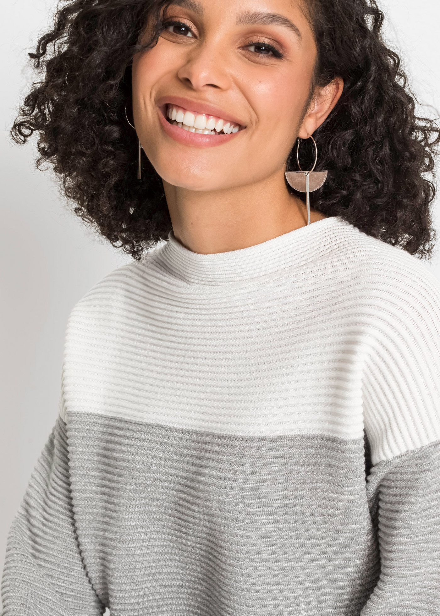 Thumbnail - bonprix Longpullover "Gestreifter Long-Pullover" aus Baumwolle und Polyacryl, mit Stehkragen, für kühle Tage