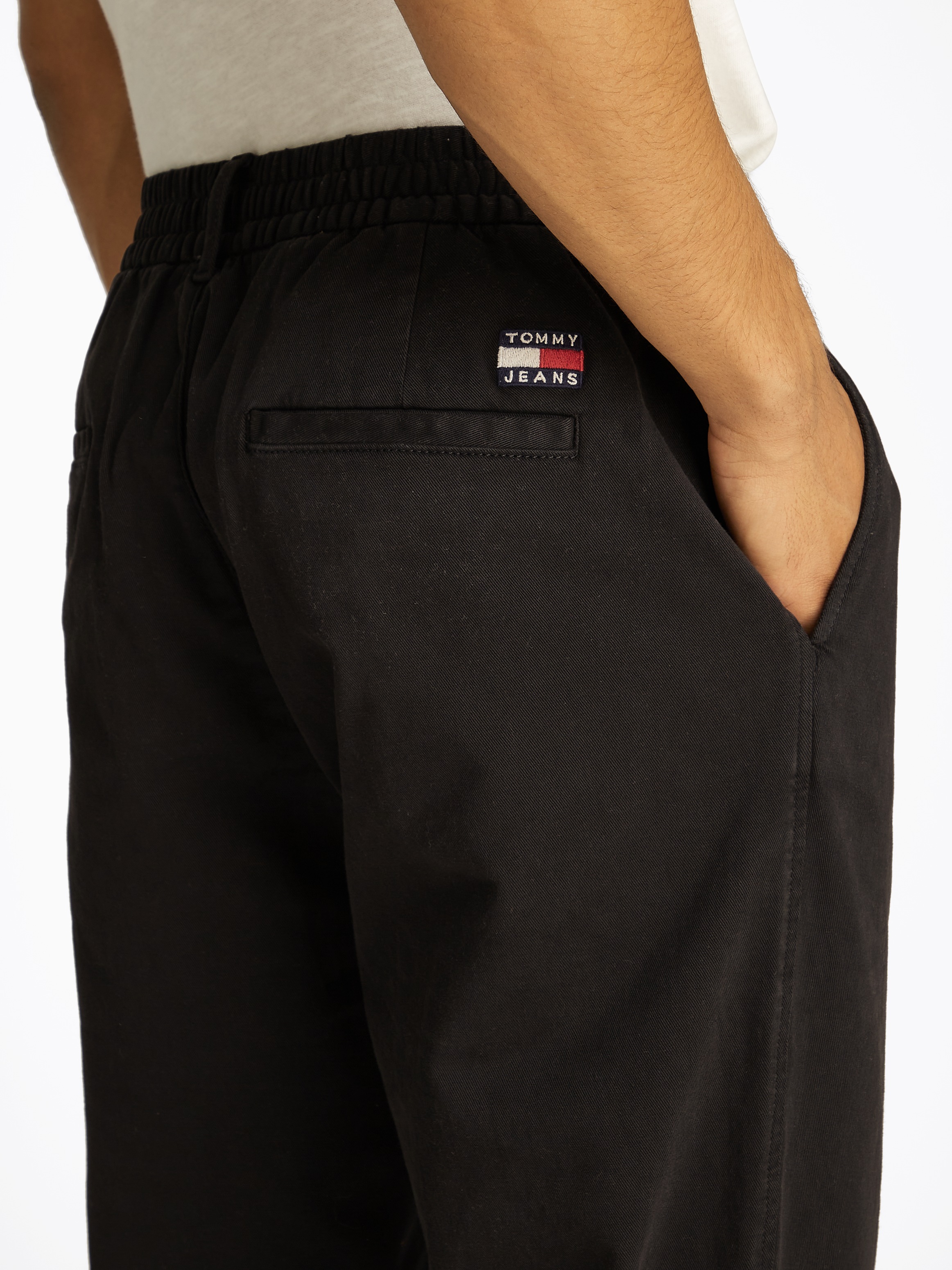 Tommy Jeans Chinohose »TJM CASUAL ELASTICATED PANT«, mit Bundfalten
