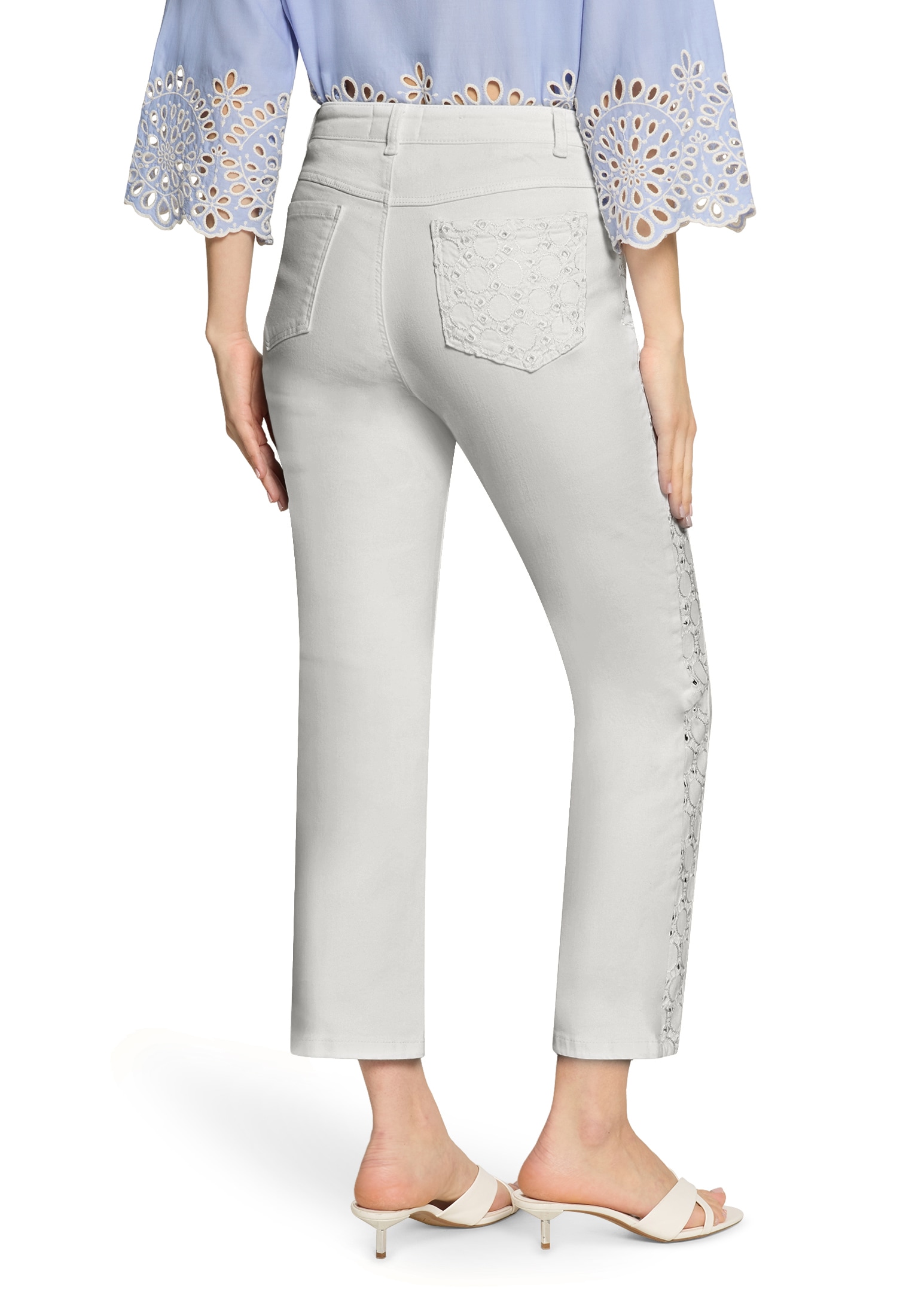 Cartoon Regular-fit-Jeans »Damen mit Lochmuster«