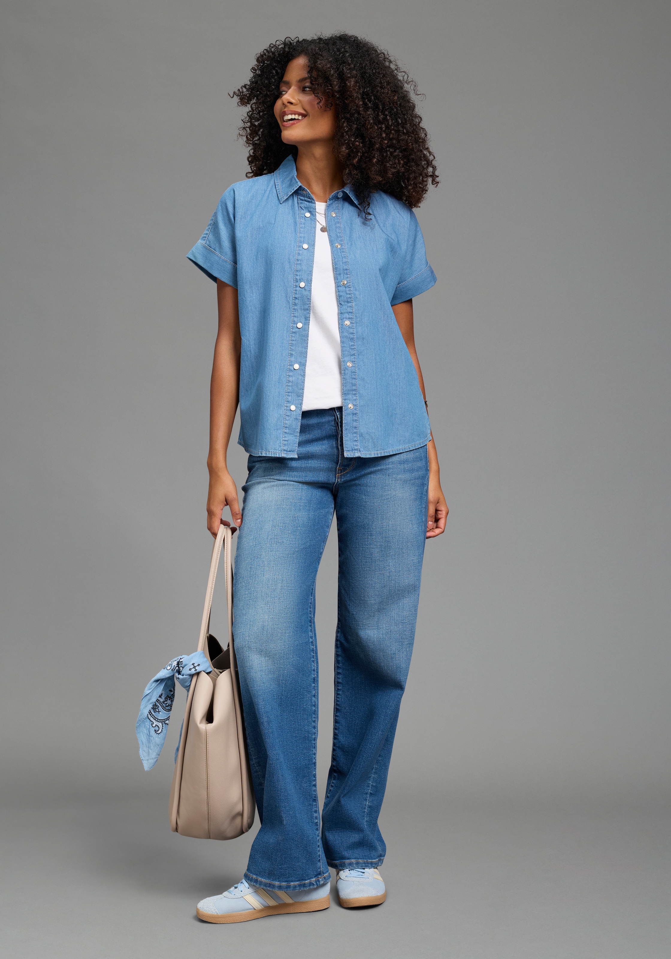 Arizona Jeansbluse »halbarm« mit Hemdblusenkragen, Comfort Fit, auch in großen Größen