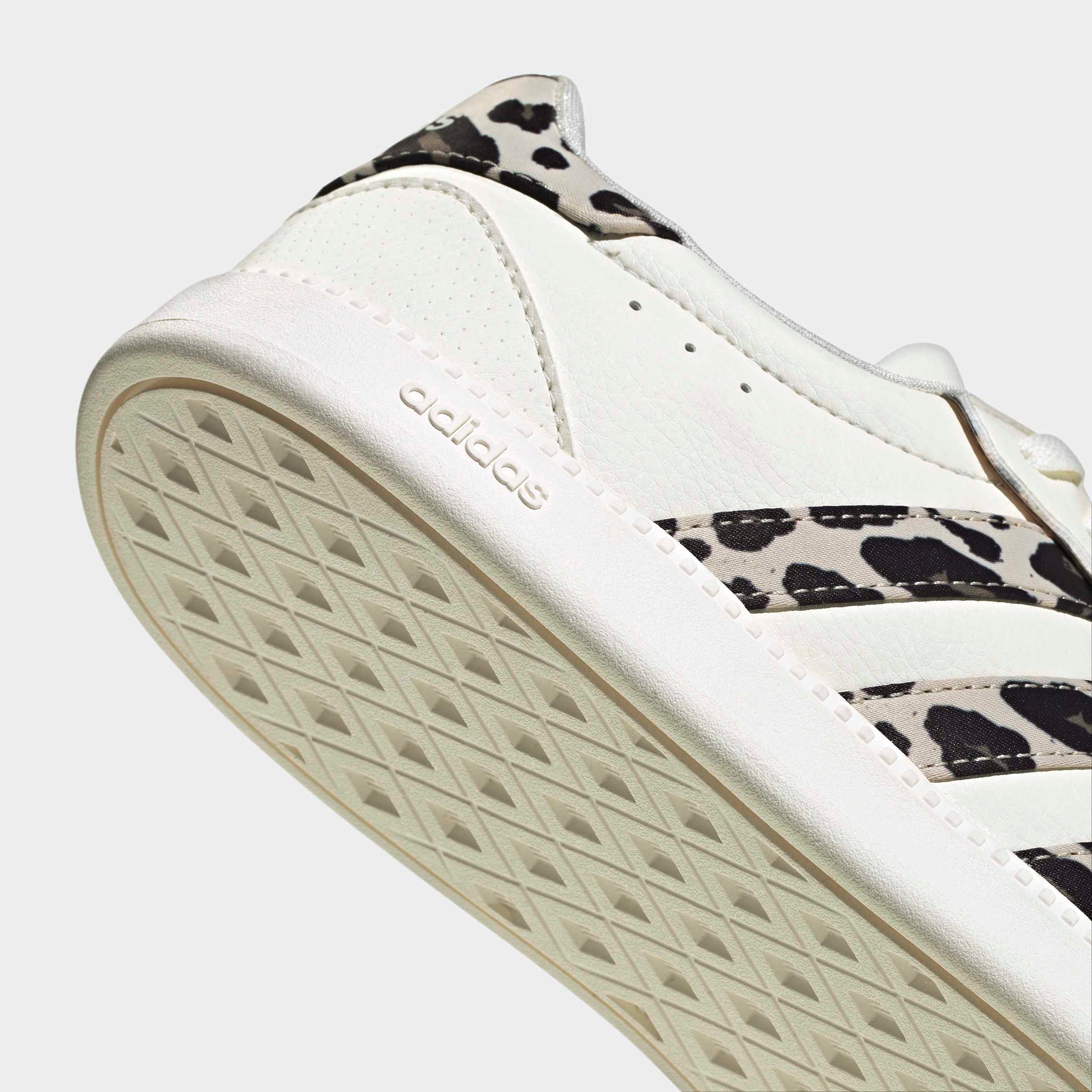 adidas Sportswear Sneaker »BREAKNET SLEEK«  inspiriert vom Design des adidas handball spezial