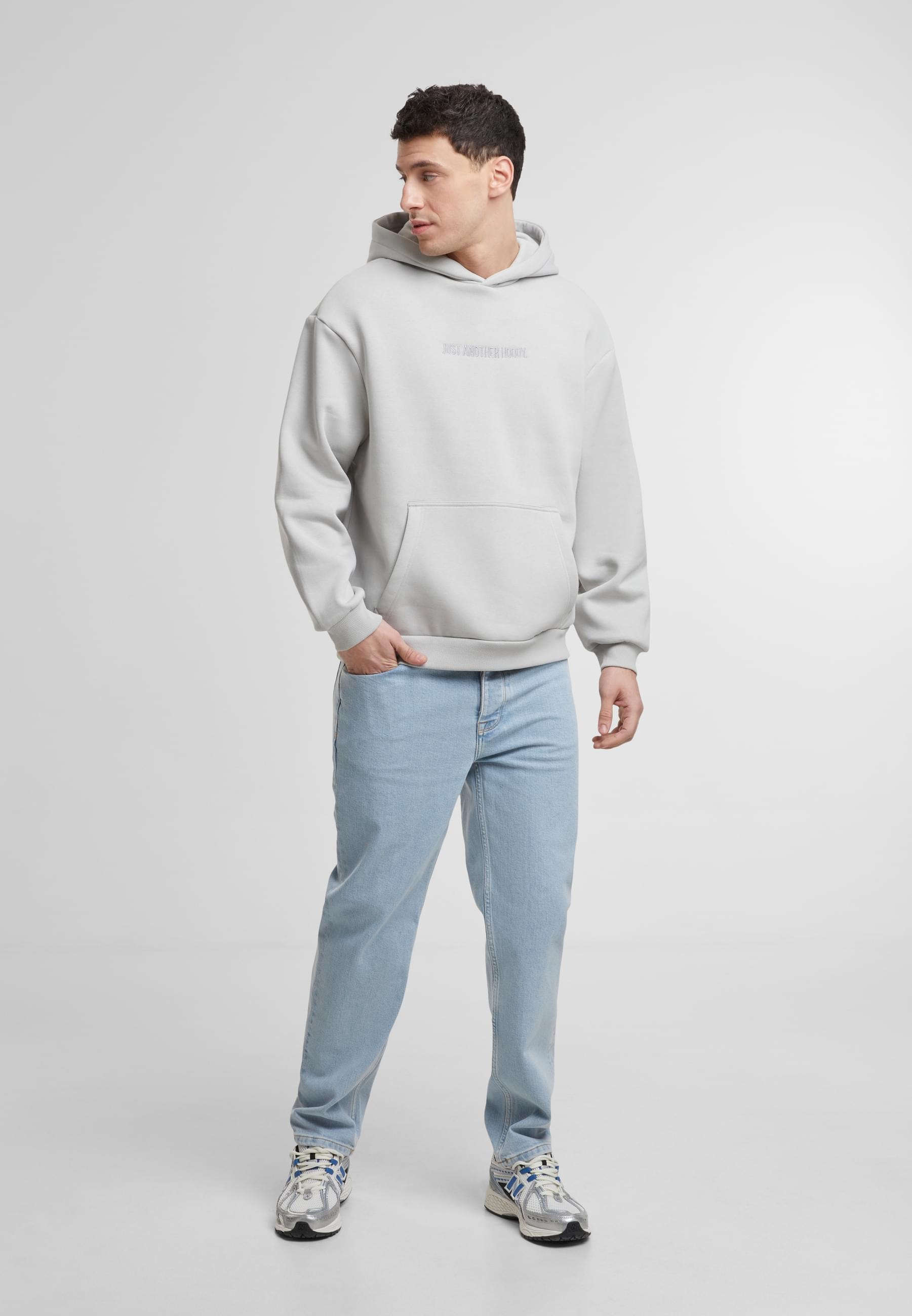 MisterTee Kapuzensweatshirt »MisterTee Just Another EMB Hoody«, 1 Stk.
