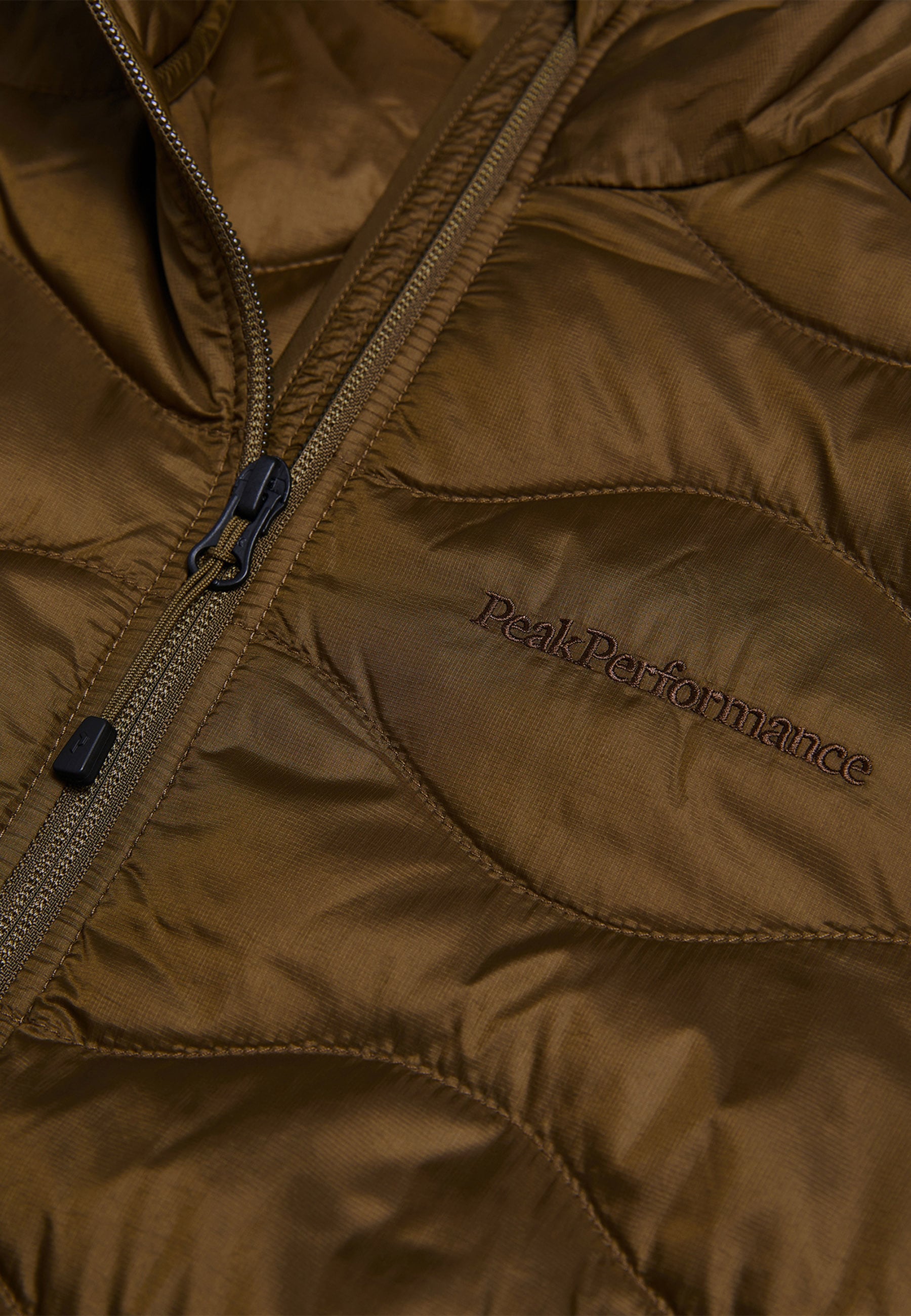 Peak Performance Daunenjacke »M Helium Down Jacket« mit sportivem Design
