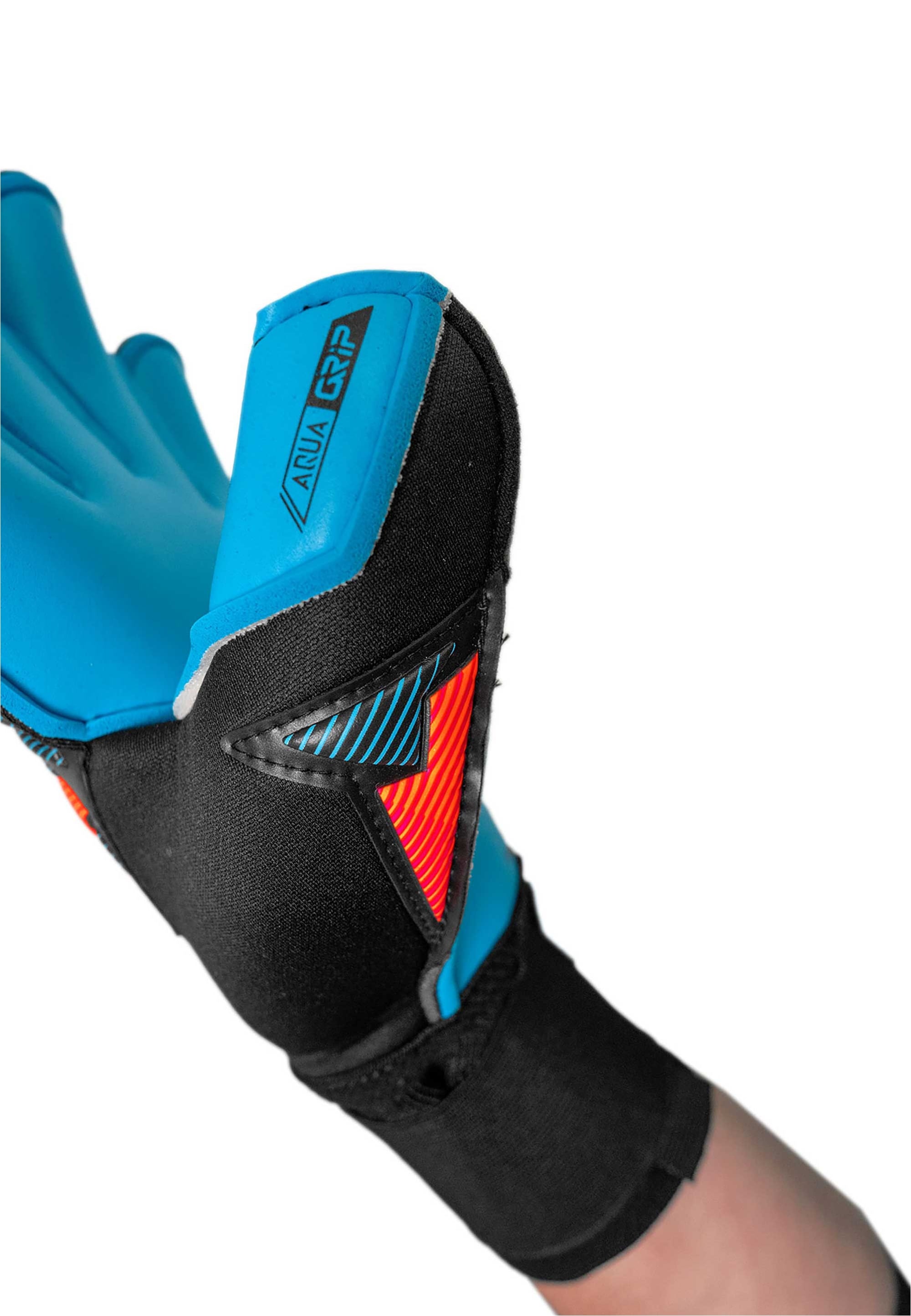 Reusch Torwarthandschuhe »Attrakt Aqua Evolution« mit atmungsaktiven Mesh-Einsätzen