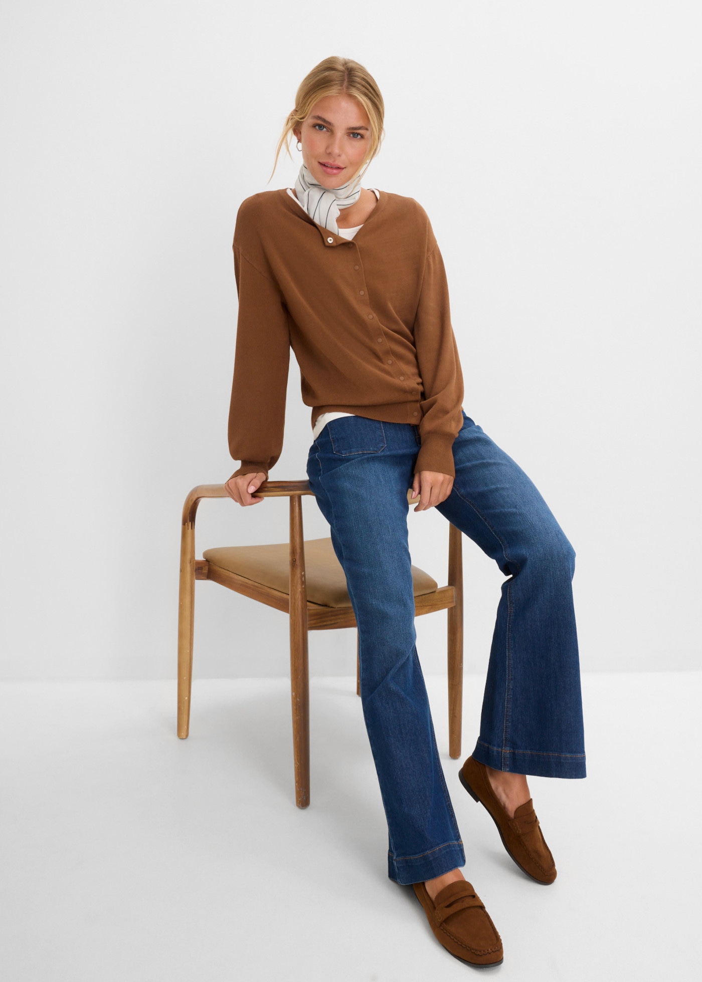 bonprix Strickjacke Feinstrickjacke, mit Knopfleiste, lässig geschnitten, Langarm