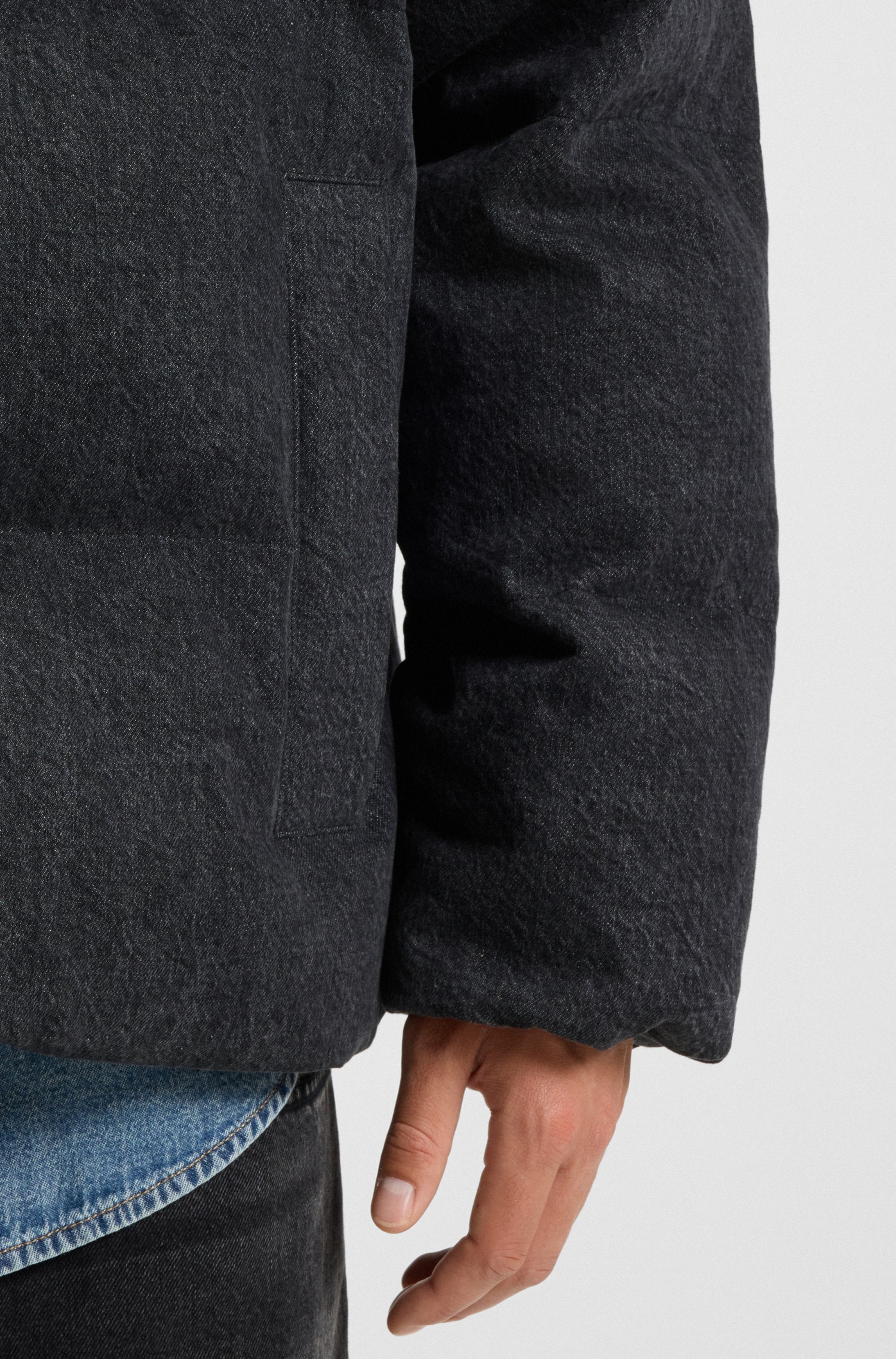 Thumbnail - HUGO Blue Jeansjacke "Bowan" mit Kapuze kontrastfarbige Kapuze, lockere Passform, Denim mit Vintage-Waschung