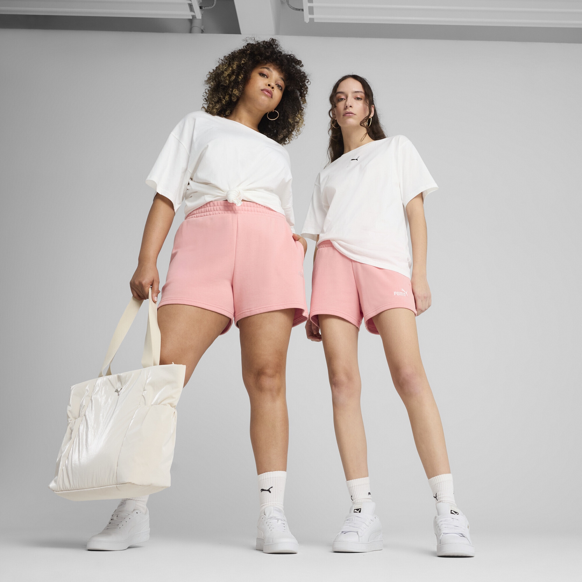 PUMA Sporthose »ESS Small No. 1 Logo 4'' Shorts Damen«