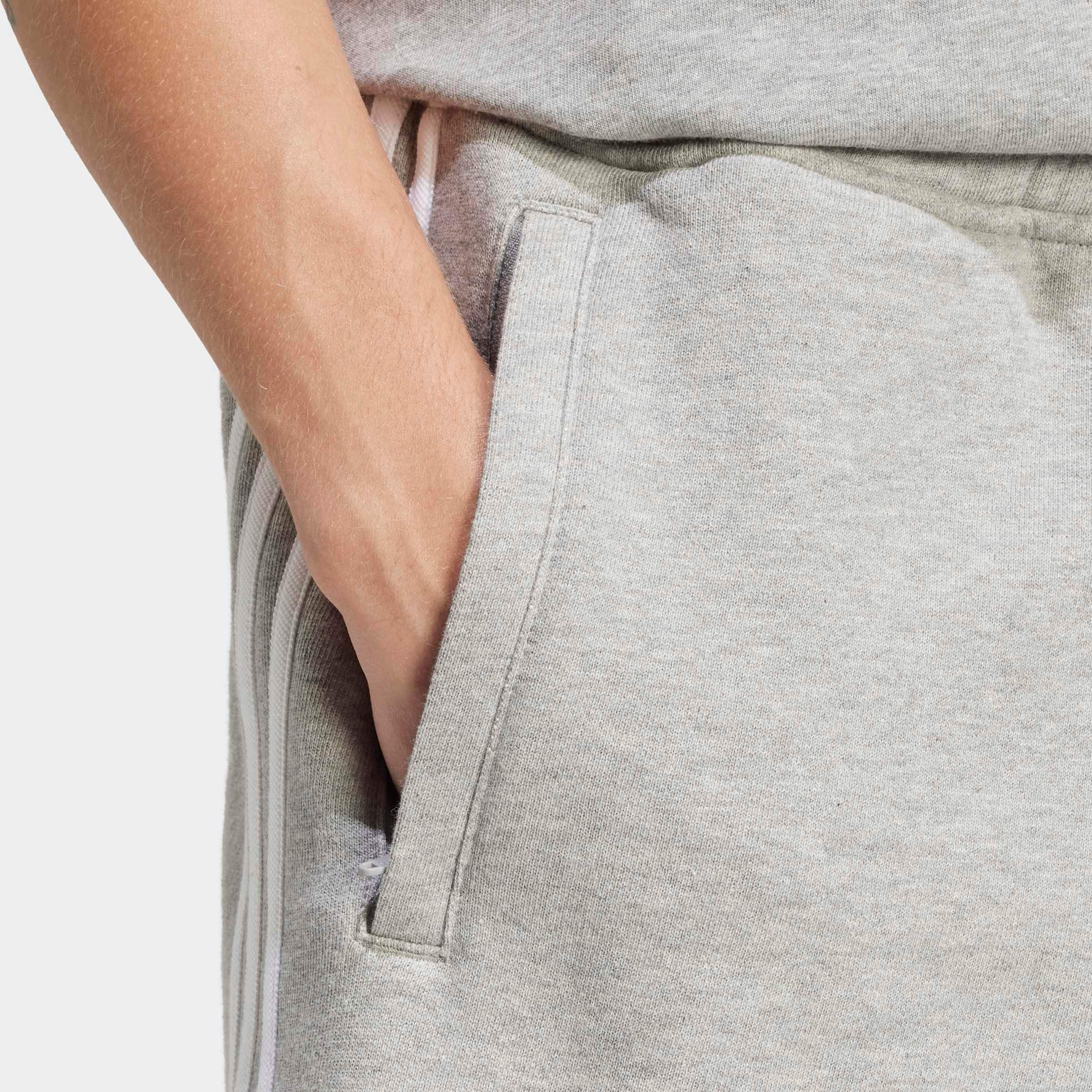 adidas Originals Shorts »3-STRIPE SHORT«, (1 tlg.), Drei Streifen Sweat Shorts aus weichem French-Terry Material