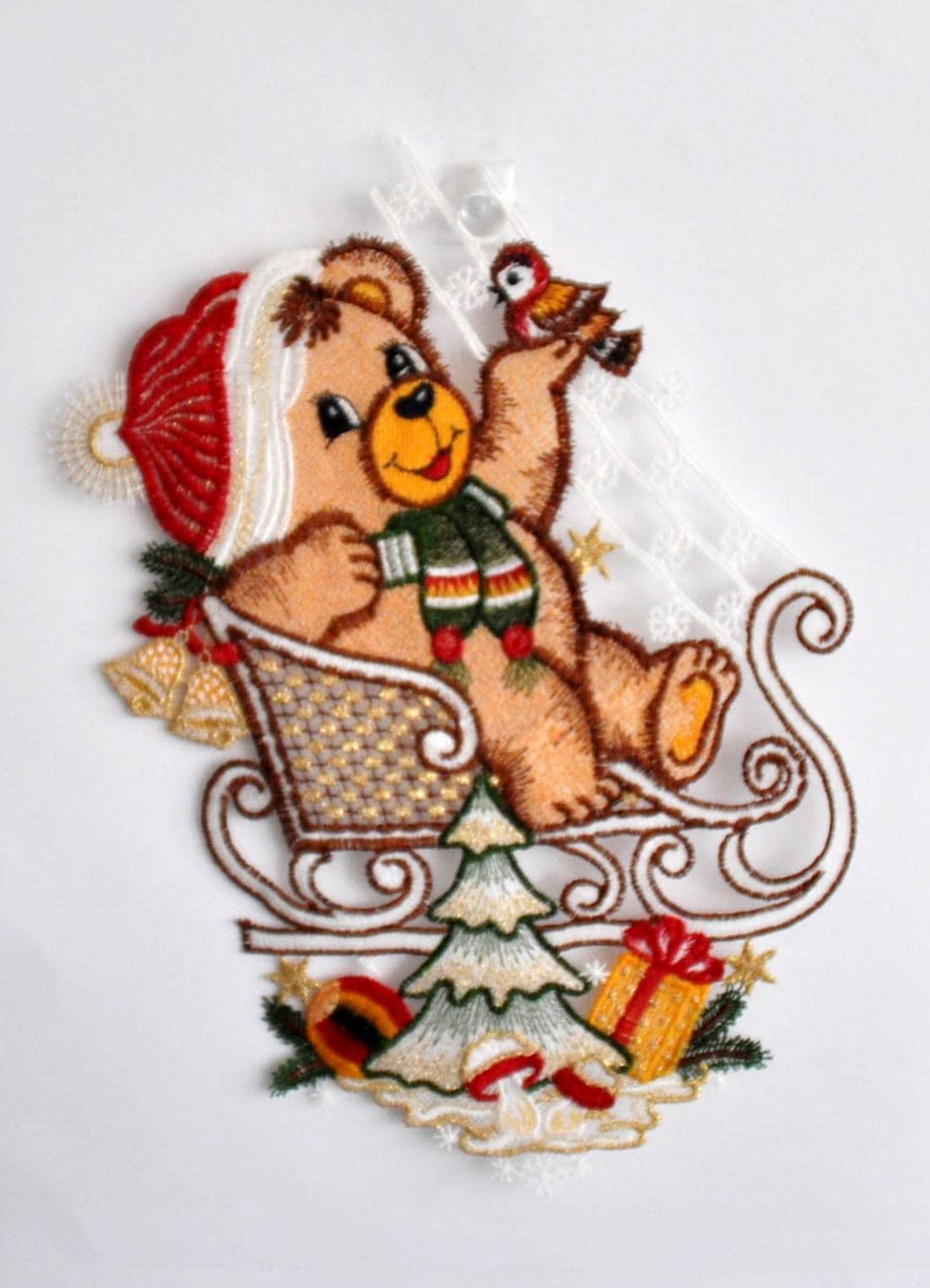 Stickereien Plauen Fensterbild "Teddy auf Schlitten" günstig online kaufen