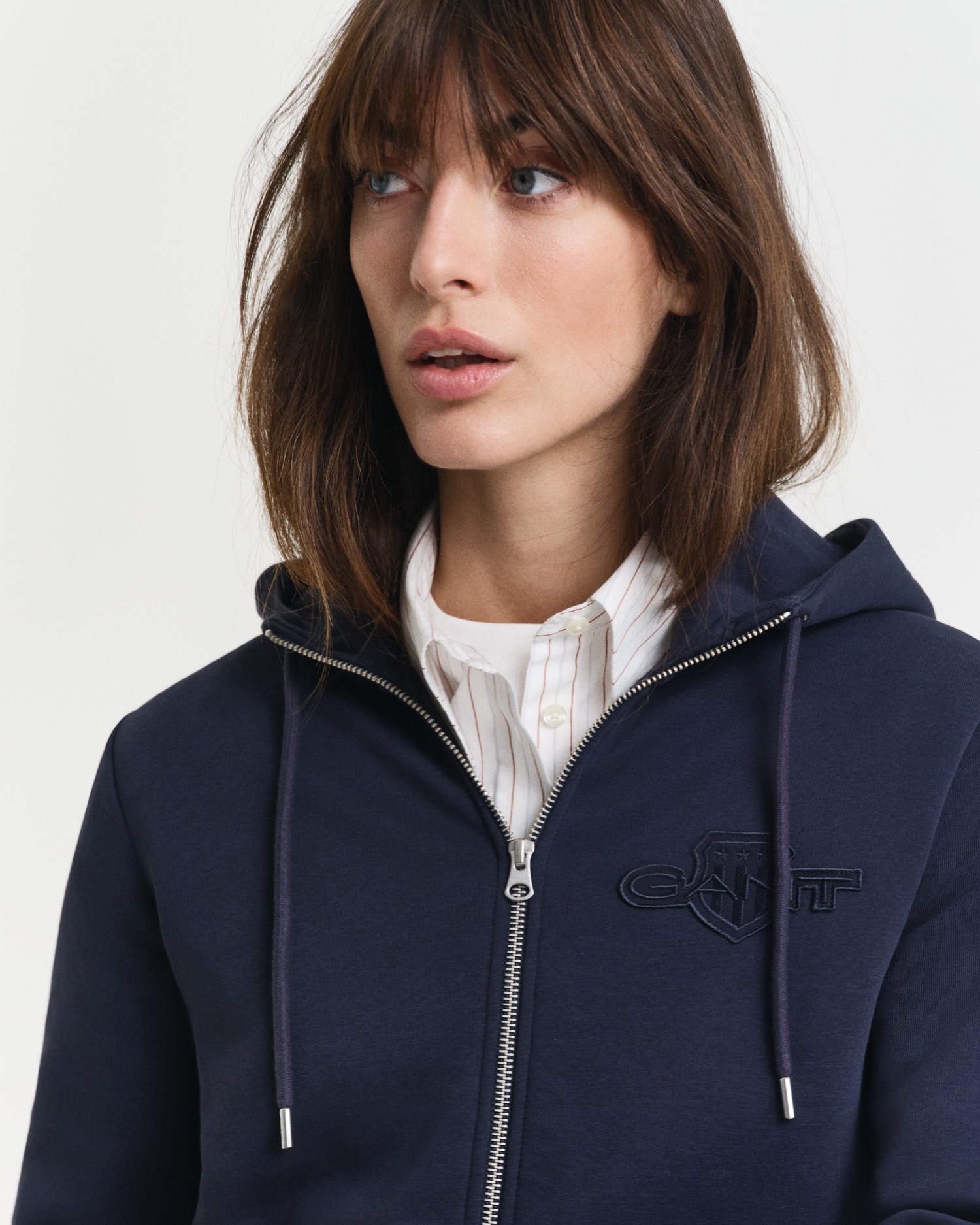 Thumbnail - Gant Kapuzensweatjacke "REG TONAL SHIELD ZIP HOODIE" Markenstickerei, Kapuze, Rippbündchen