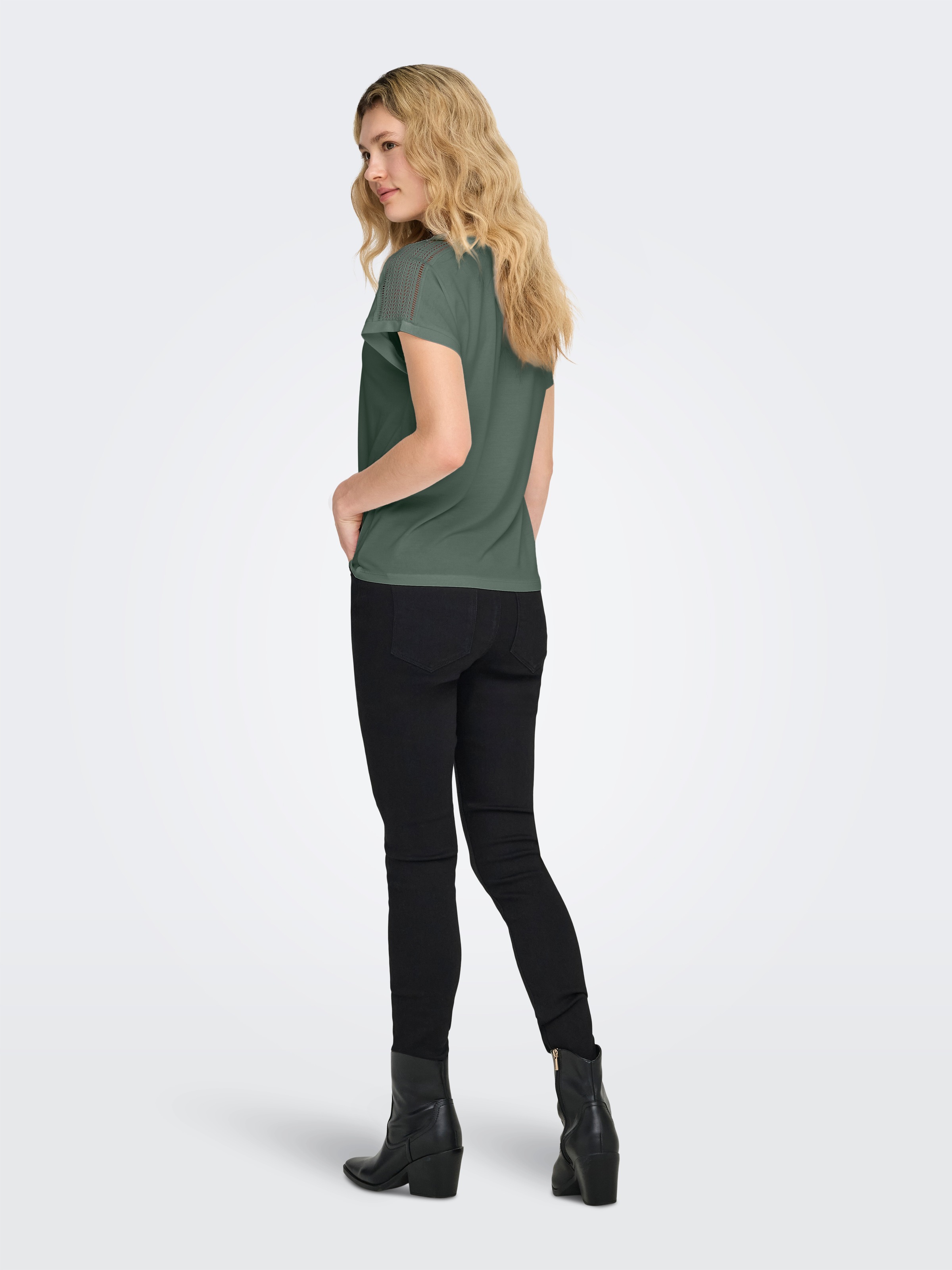 ONLY V-Shirt "ONLFREE LIFE S/S V-NECK LACE TOP JRS" Materialmix, loose fit, günstig online kaufen