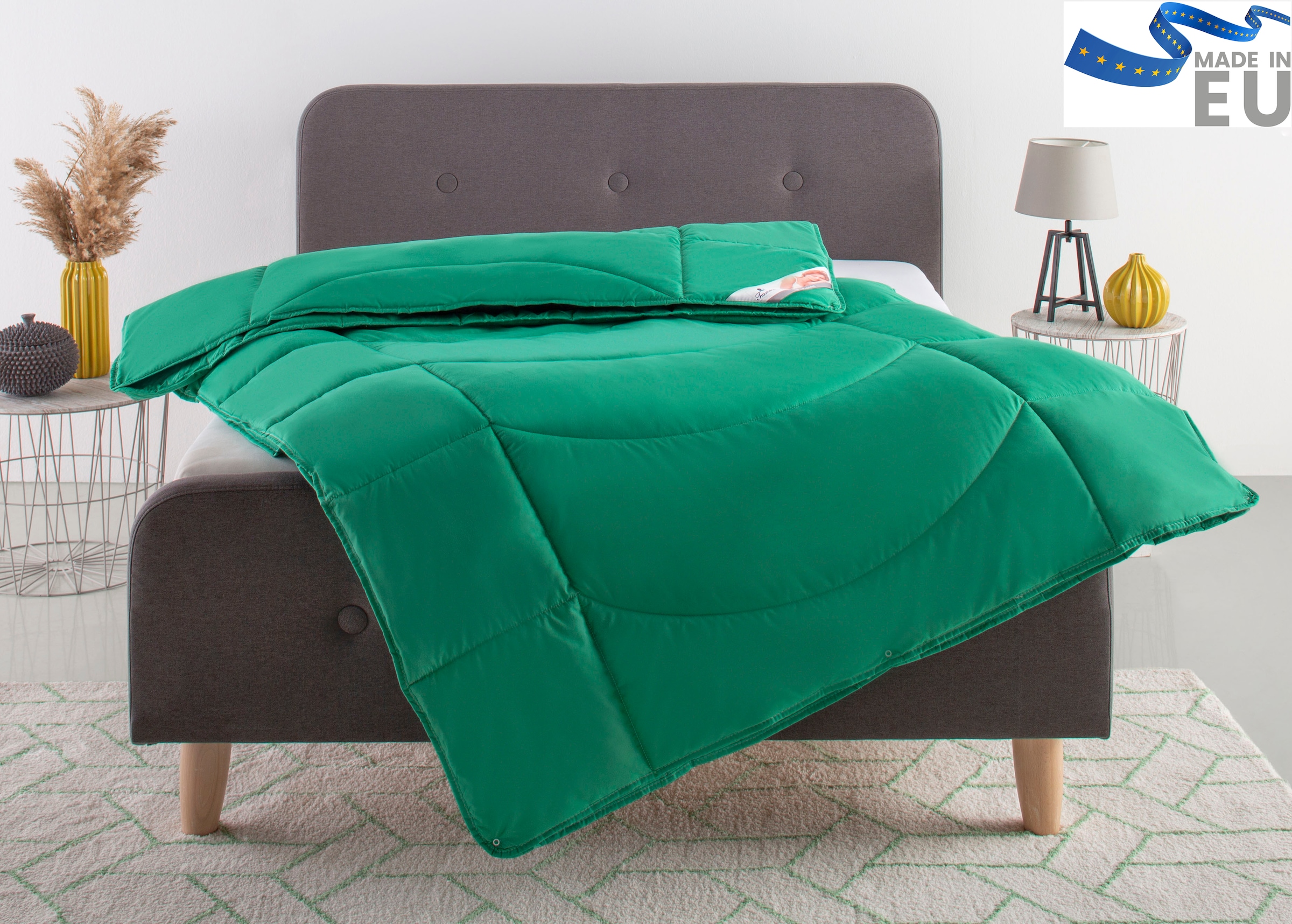 OTTO home Microfaserbettdecke "Microlux, Bettdecke 135x200 cm und Übergrößen bis 240x220cm" 4-Jahreszeiten Füllung Feuchtigkeitsregulierende 3D Klimafaser (Polyester) 1 Stk. tlg. fest versteppter Bezug - keine Bettwäsche nötig, Sommer, Winter