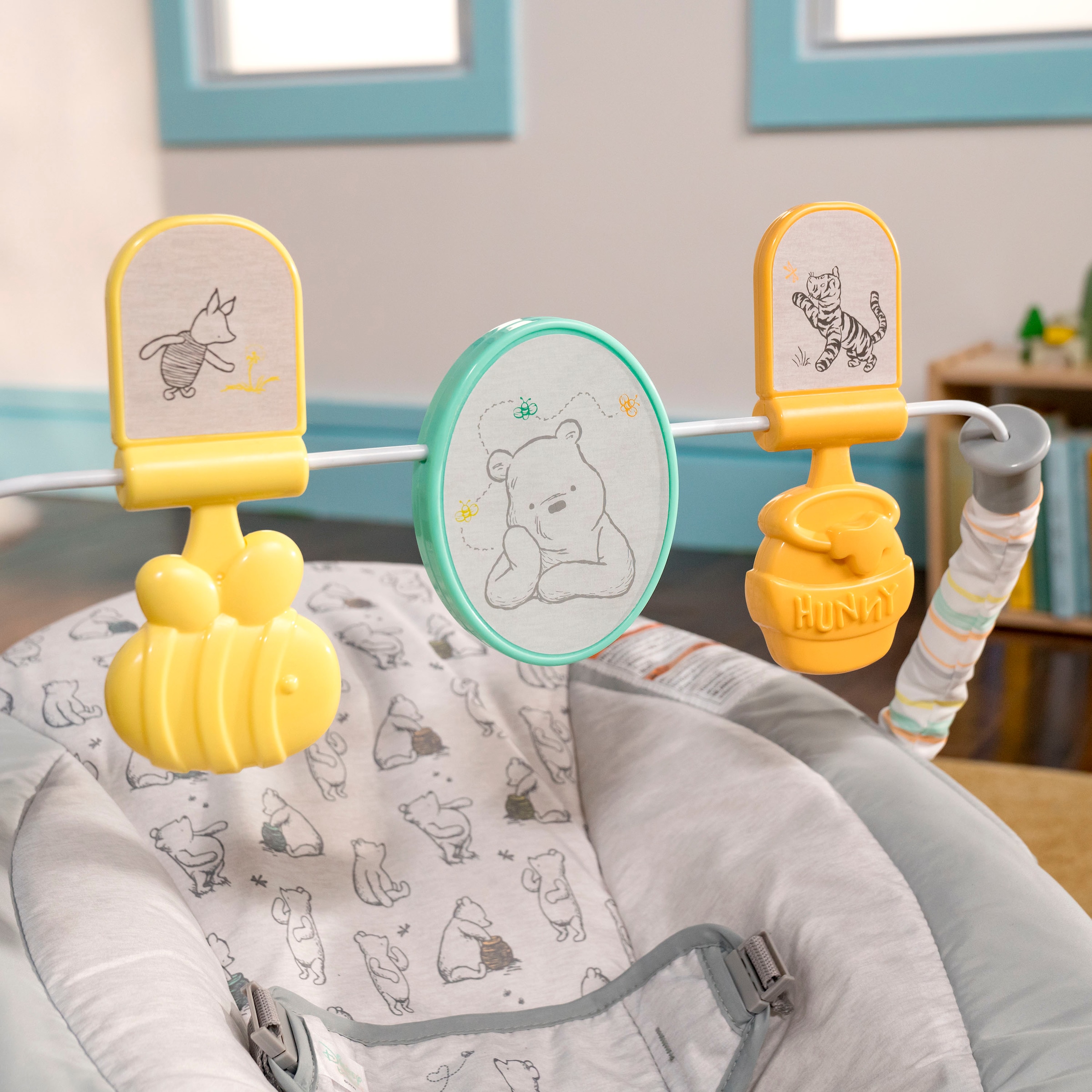 Bright Starts Babywippe »Disney Winnie the Pooh Classic Pals Vibrating Bouncer«, bis 9 kg, mit Sound-Effekt