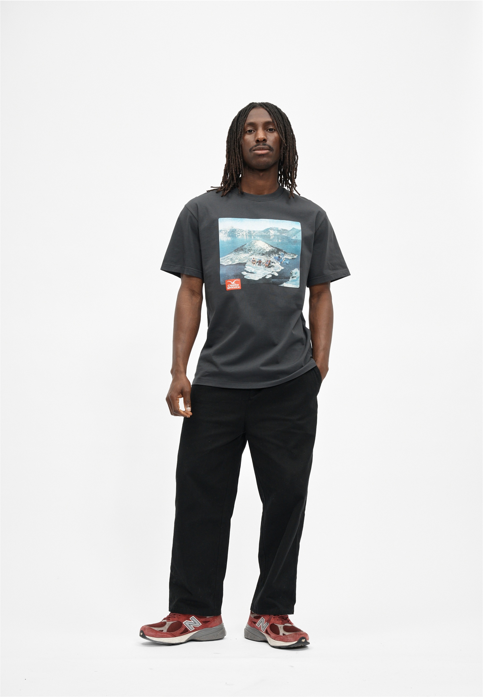 Cleptomanicx T-Shirt »New Holiday« mit großem Front-Print