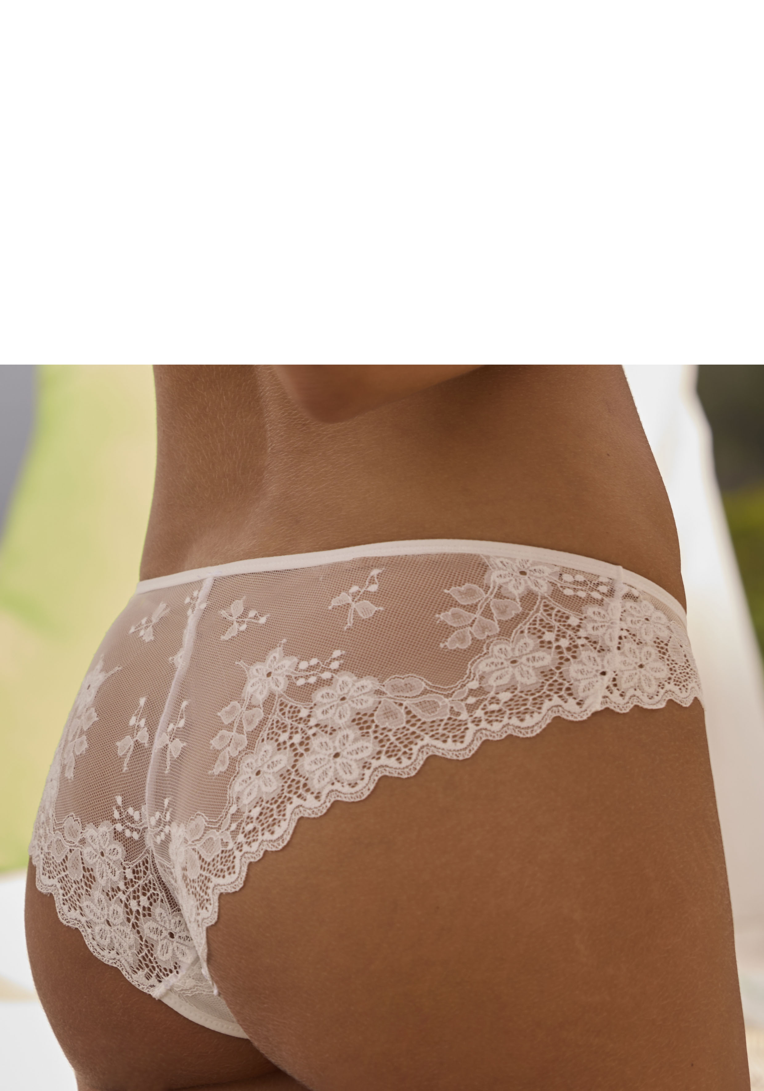 Thumbnail - Vivance Slip "Julia" aus zarter Jacquardspitze mit edlem Accessoire