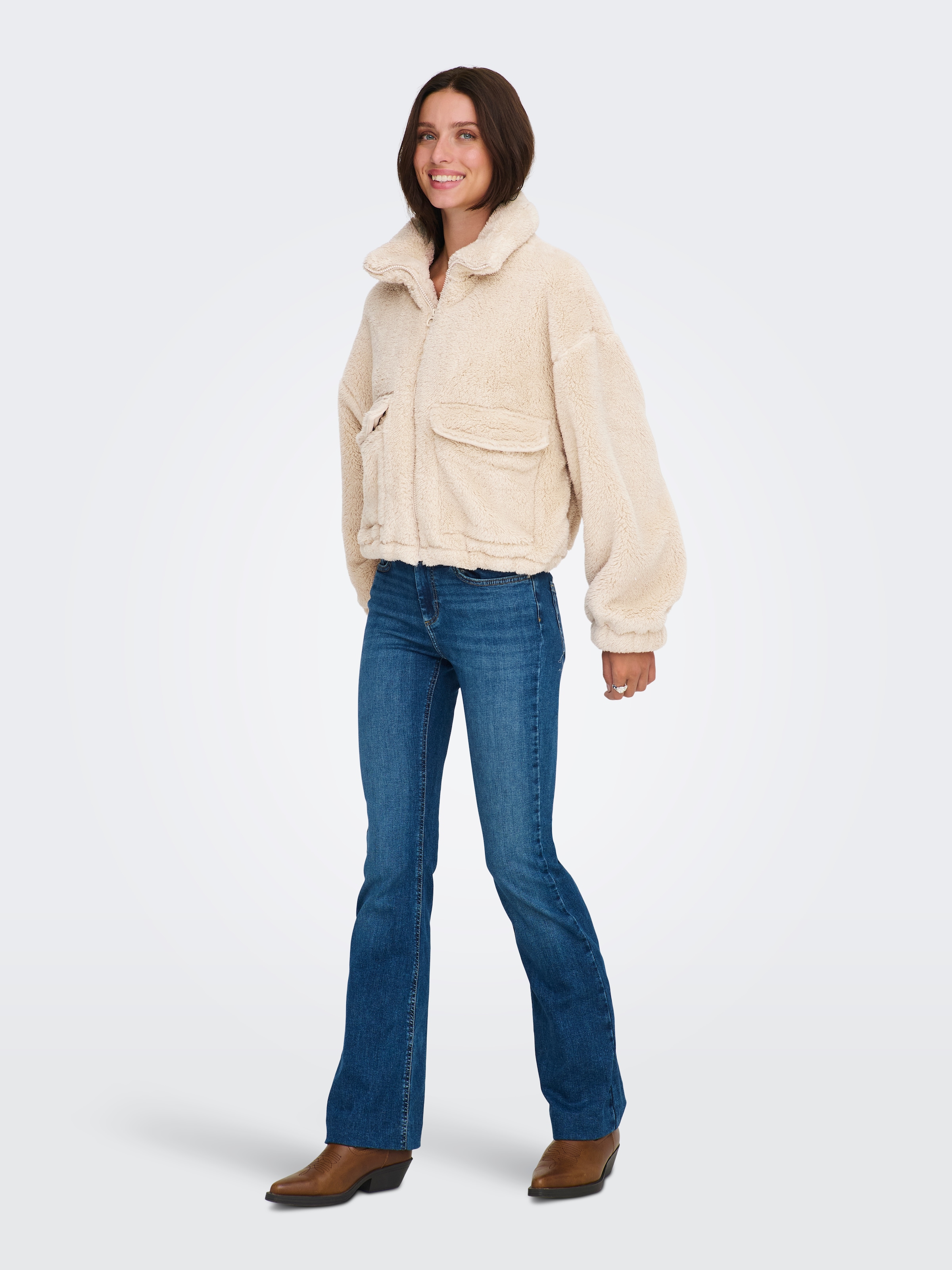 ONLY Plüschjacke »ONLANNA CONTACT LIFE SOL JACKET CC OTW« mit aufgesetzten Taschen, weiche Plüschqualität