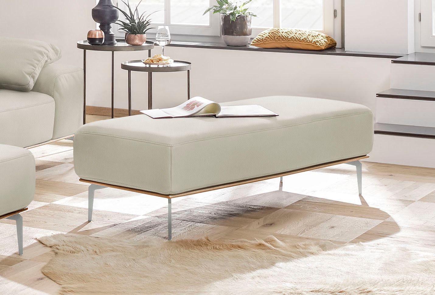 W.SCHILLIG Polsterhocker mit elegantem Holzsockel, Füße in Chrom glänzend, günstig online kaufen