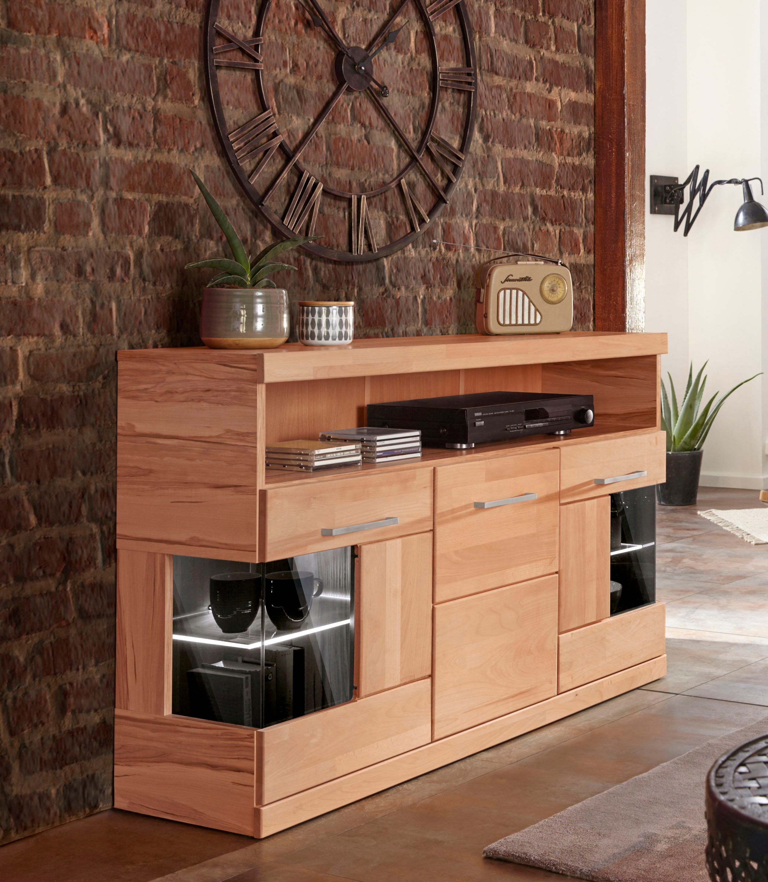OTTO home Sideboard "Ribe,130cm breit,Fronten Massivholz,2Türen mit gehärtetem Glaseinsatz" Korpus aus Holzwerkstoff, Metall Griffe,7 Fächer, Böden versetzbar