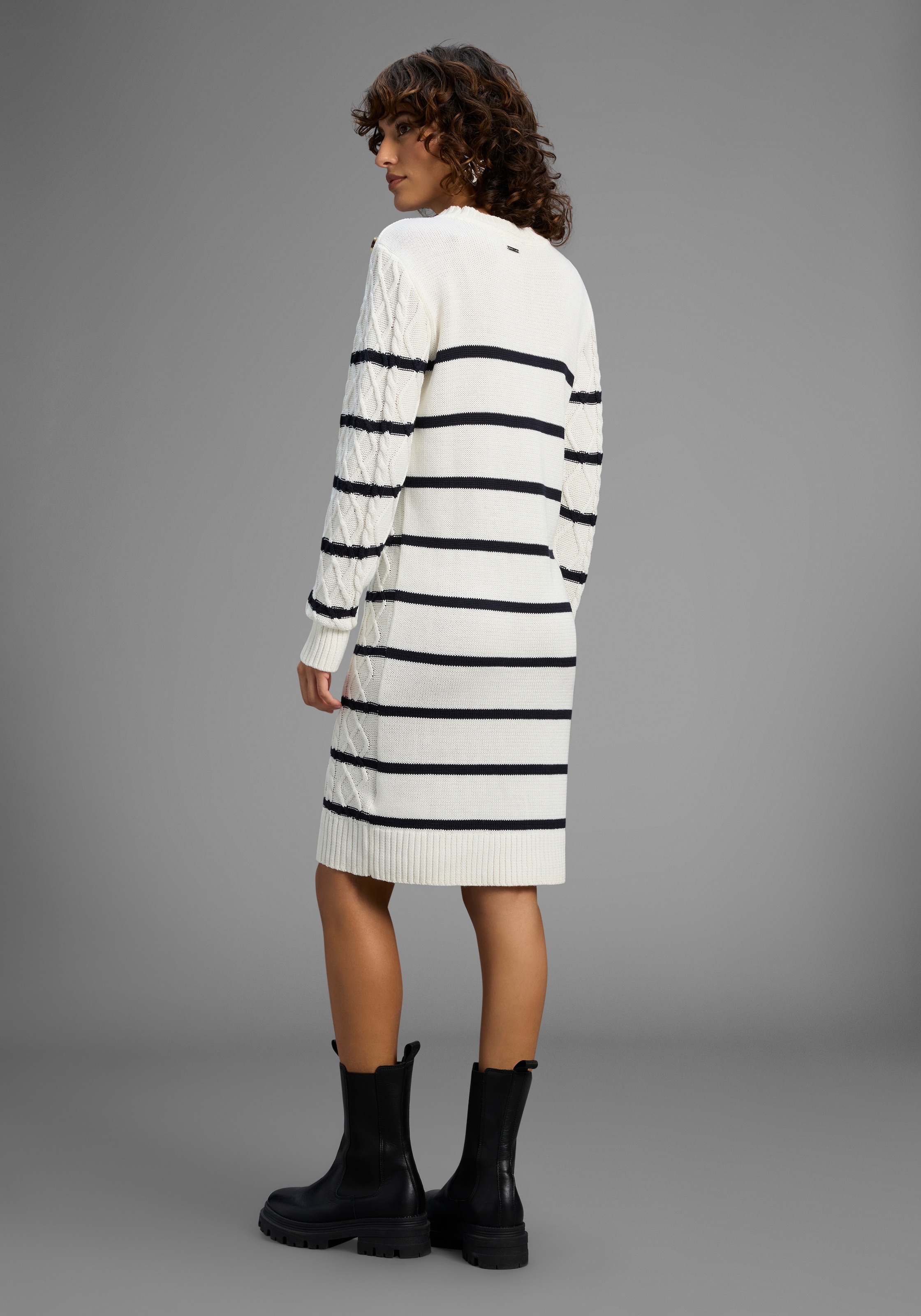 Laura Scott Strickkleid, mit Zopfstrickmuster und Zierknöpfen - NEUE KOLLEKTION