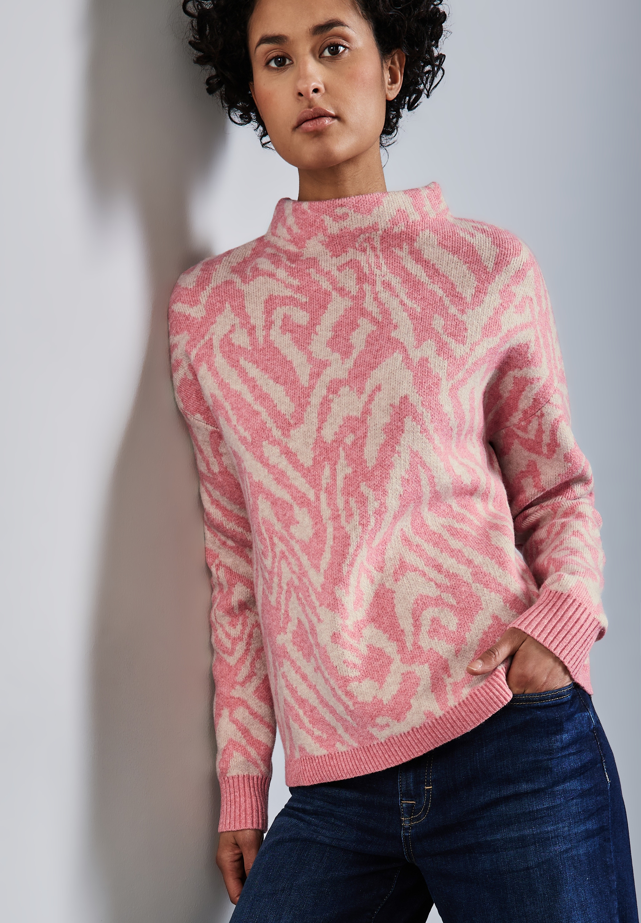 STREET ONE Rollkragenpullover su grafinis Muster