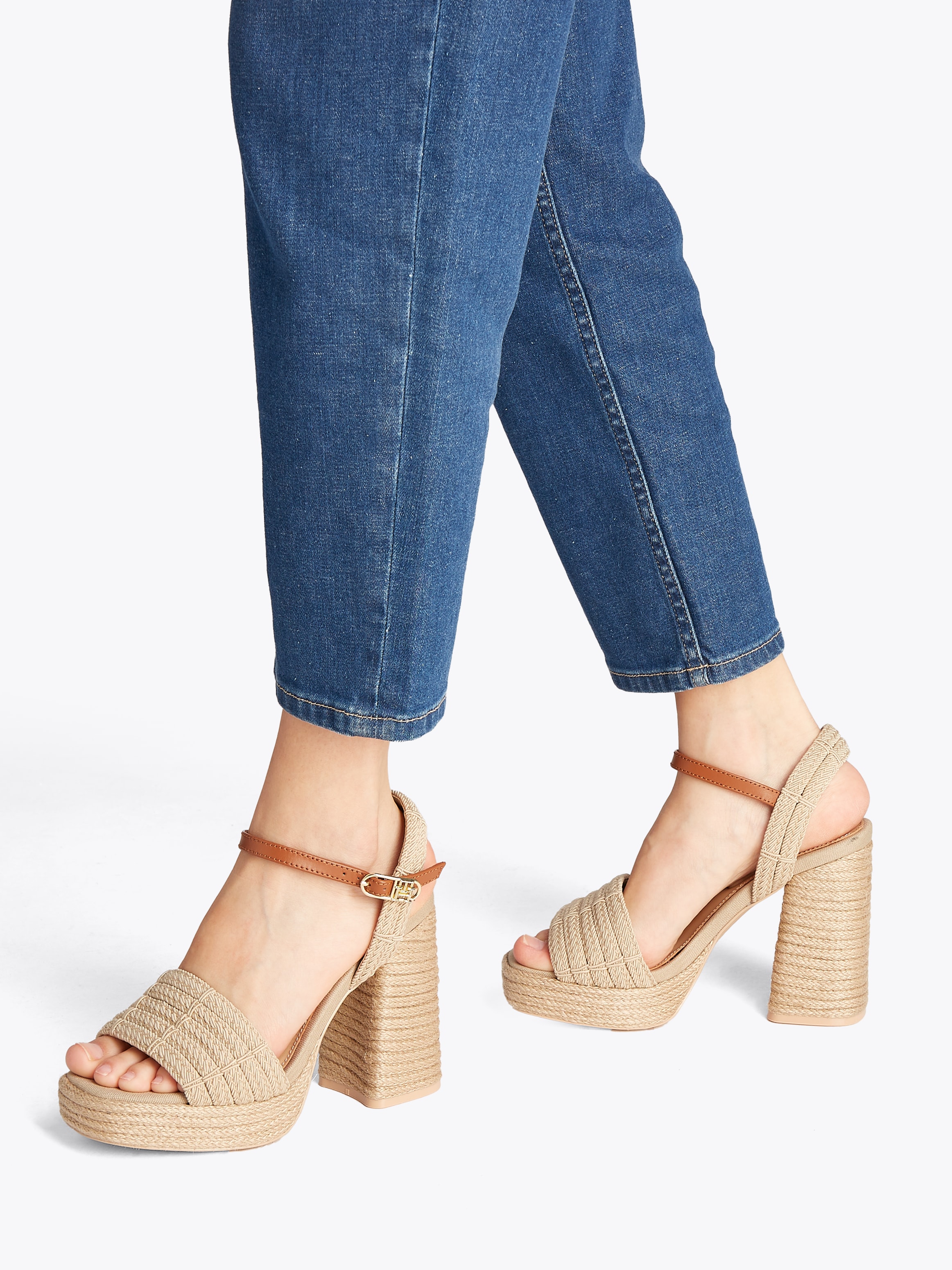 Tommy Hilfiger High-Heel-Sandalette »ROPE HEEL PLATFORM SANDAL«, Blockabsatz, Plateau, Sommerschuh mit verstellbarer Schnalle