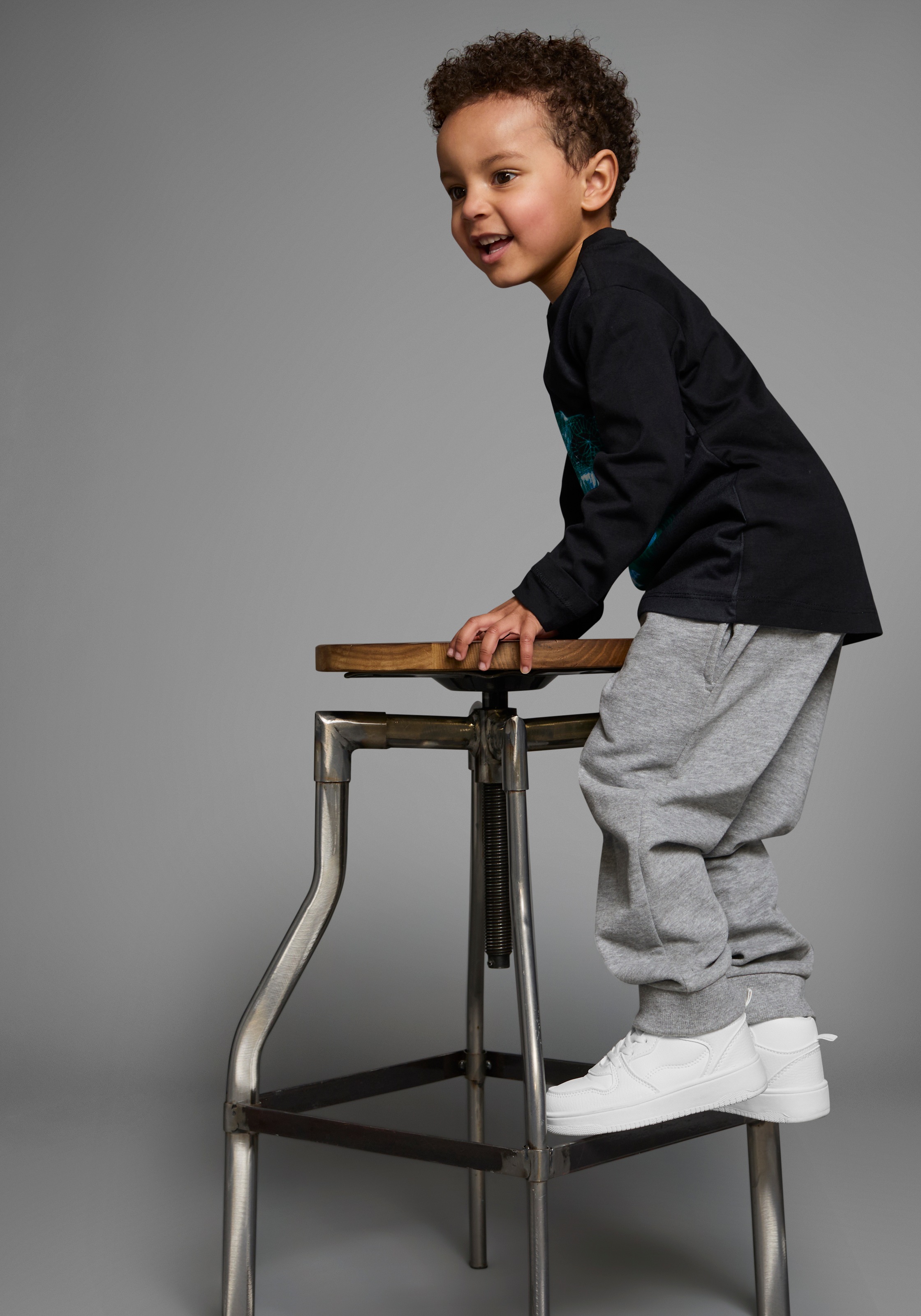KIDSWORLD Langarmshirt »GREEN DINO«, langärmlig, mit trendigem Druck, Rundhalsausschnitt, aus Baumwolle