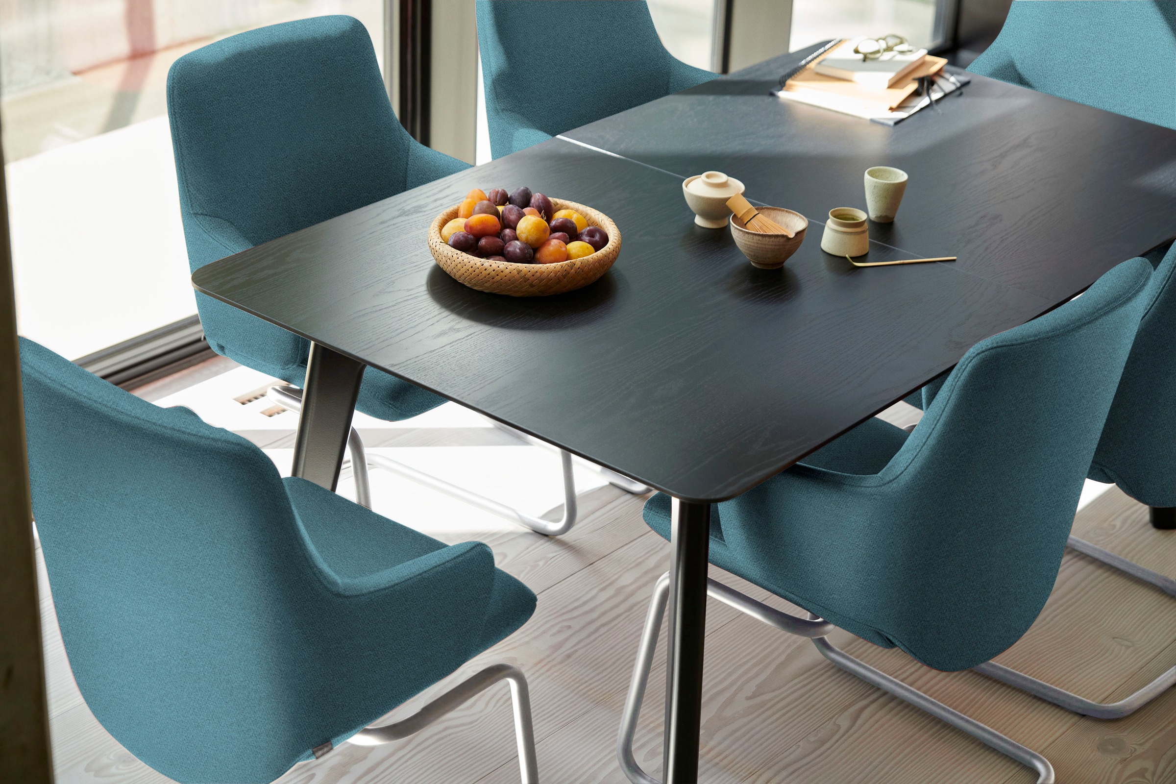 Stressless® Polsterstuhl »Laurel«, ROHLEDER Stoff Q2 FARON, Low Back mit Armlehne, Größe L, mit Beinen aus Stahl in Schwarz matt
