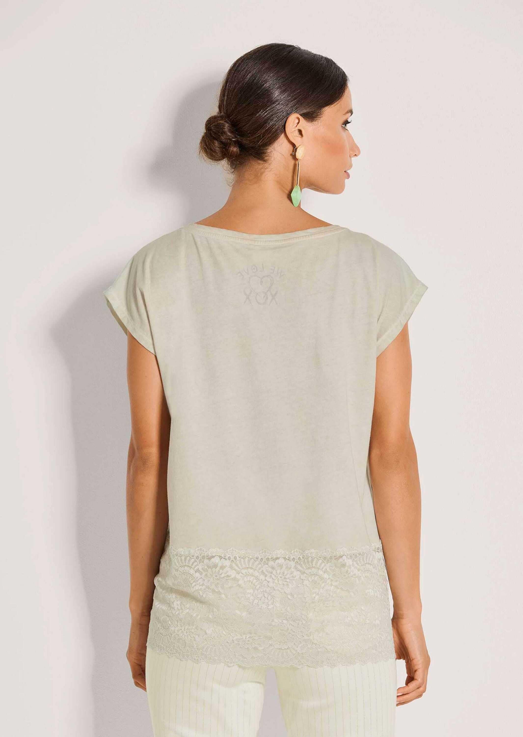 MADELEINE Print-Shirt »Spitzenshirt Sommershirt mit Schmetterlings-Print« Breiter Spitzensaum