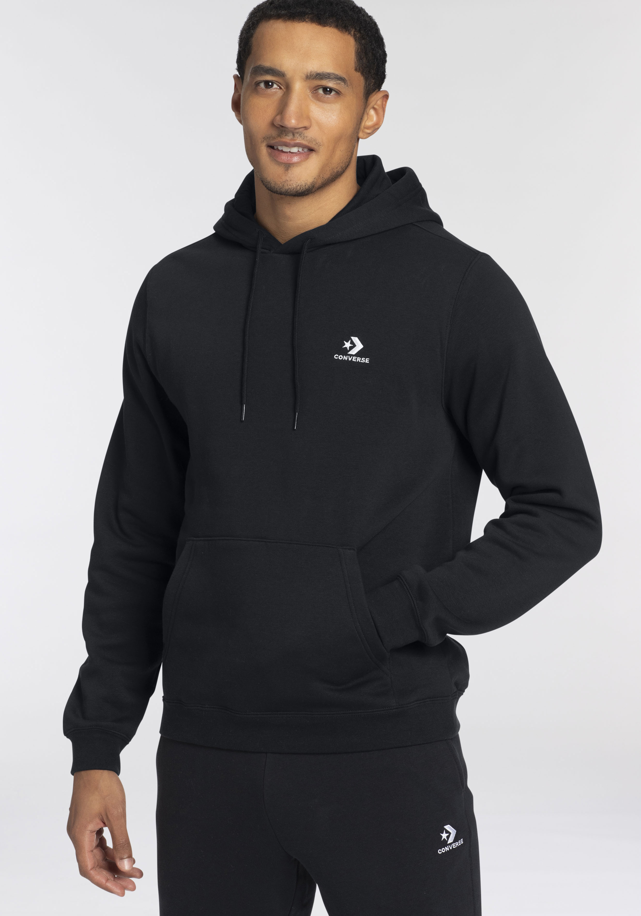 Converse Kapuzensweatshirt "EMBROIDERED STAR CHEVRON BRUSHED BACK FLEECE HOODIE", mit Kängurutasche, aus angerauter Sweatware, Langarm